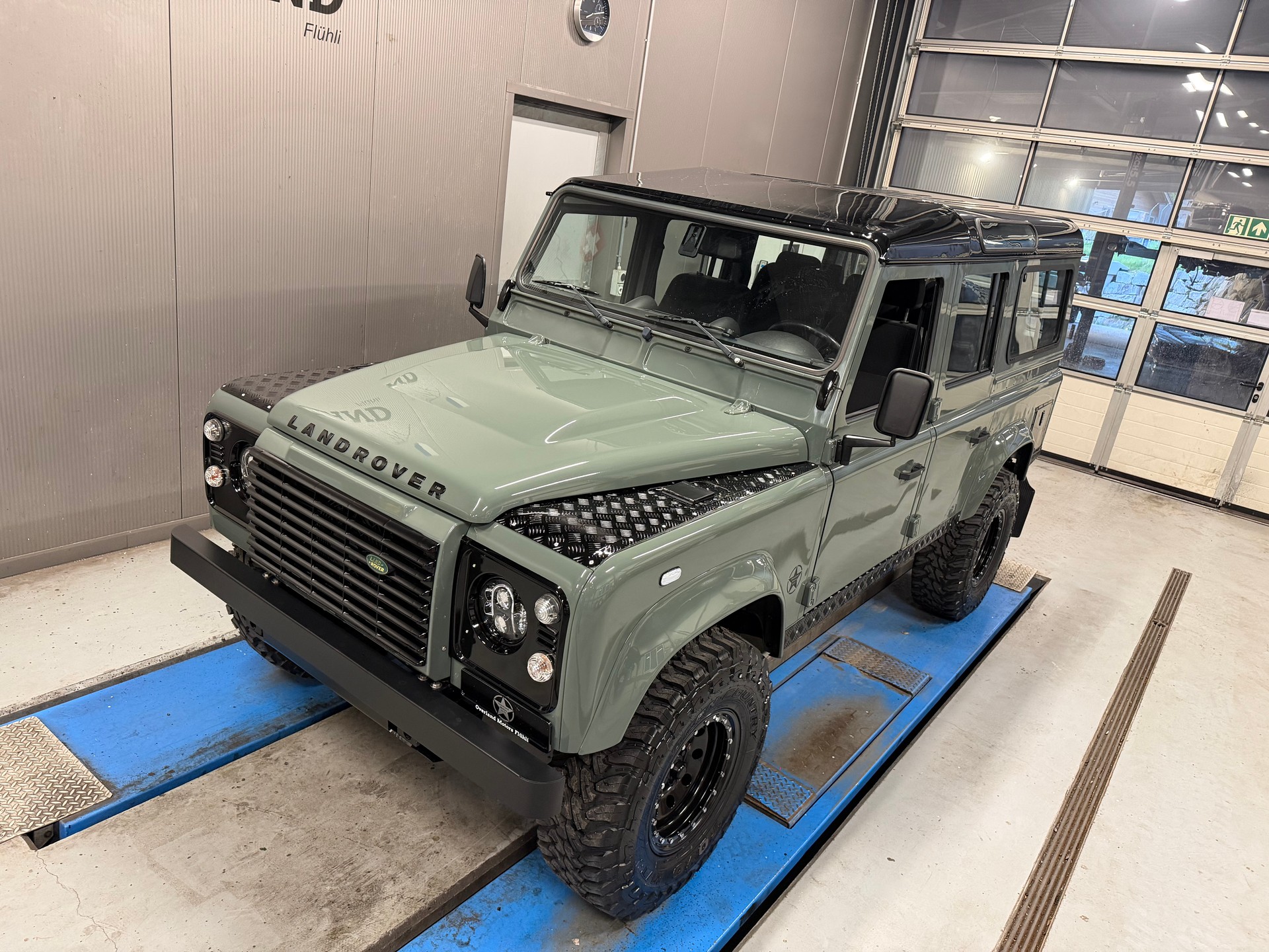 LAND ROVER Defender 110 SW 2.4Tdc-image-7