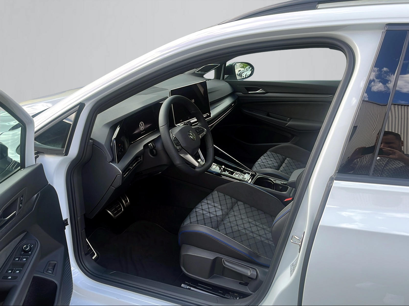 VW Golf Variant 2.0 TSI R-Line DSG 4 Motion-image-14