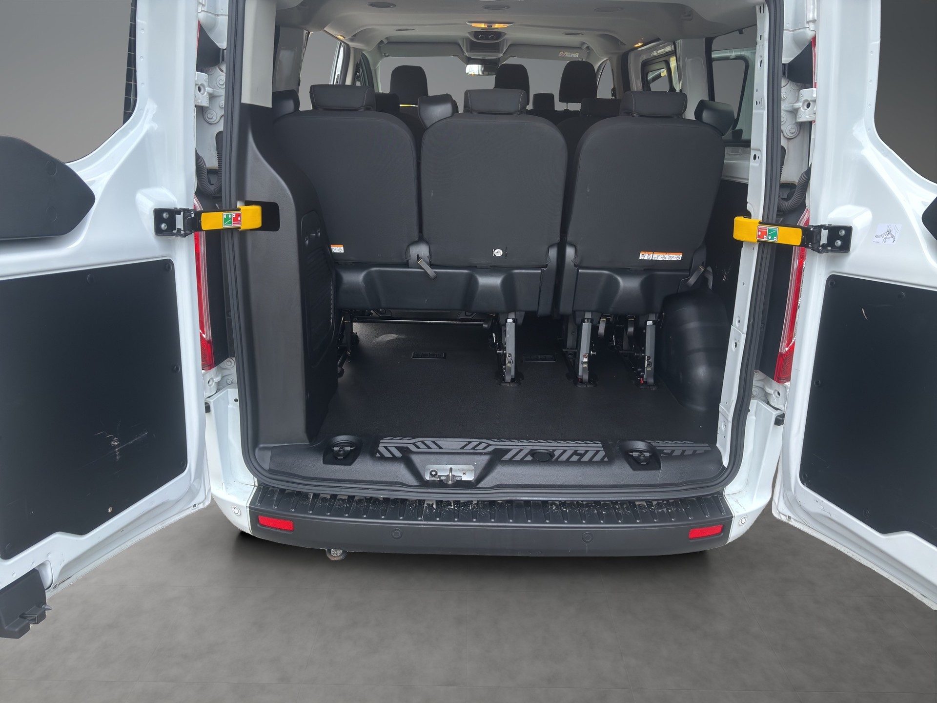 FORD Transit Custom 320 L1H1 Trend A-image-15
