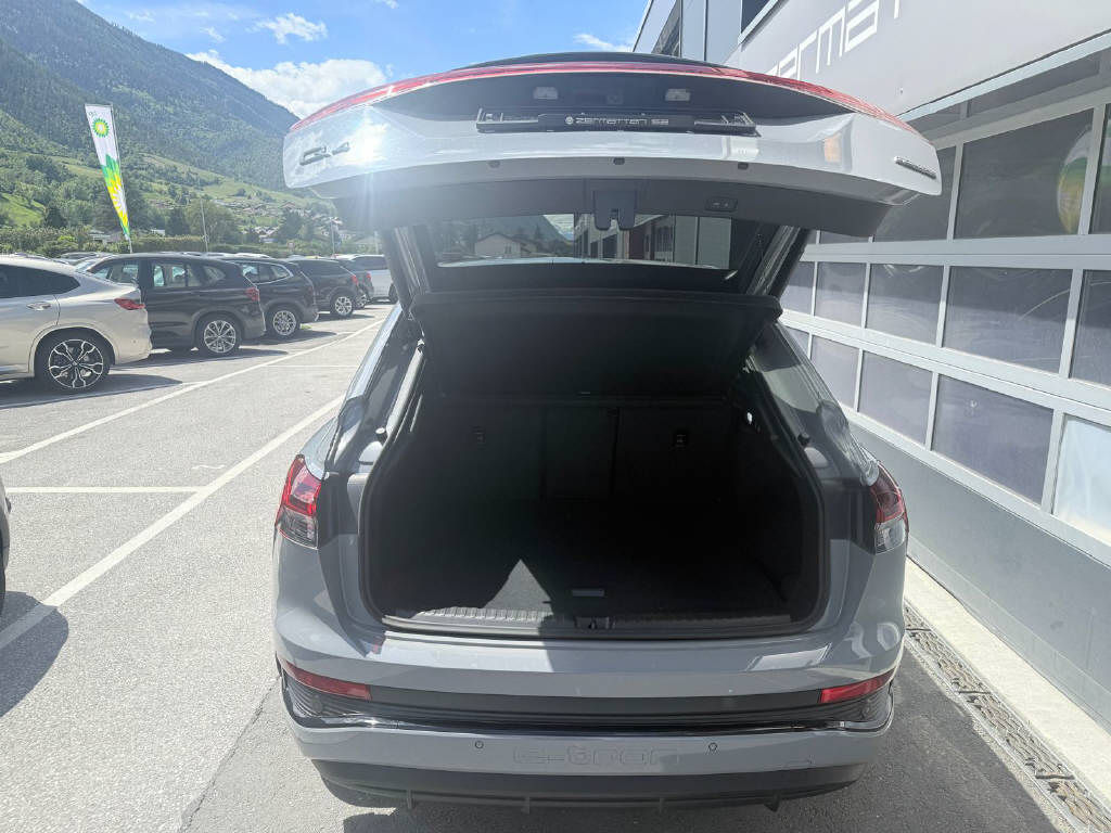AUDI Q4 e-tron Sportback 50 quattro-image-12