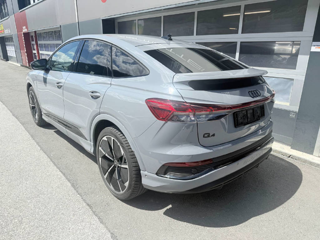 AUDI Q4 e-tron Sportback 50 quattro-showroom-element-3