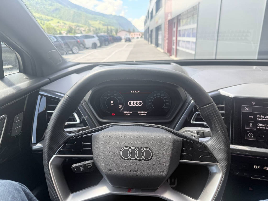 AUDI Q4 e-tron Sportback 50 quattro-image-11