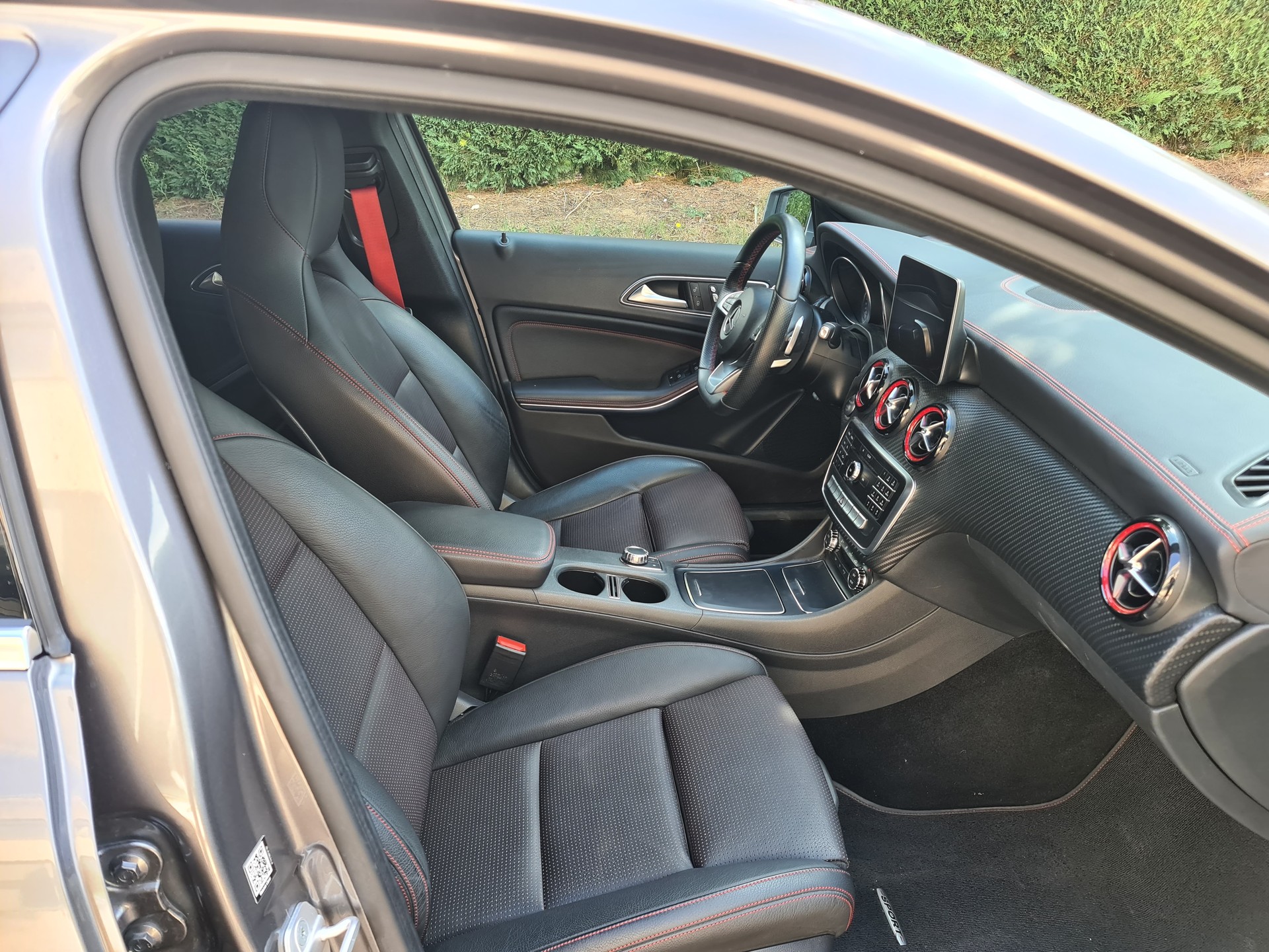MERCEDES-BENZ A 250 Sport 7G-DCT-image-7