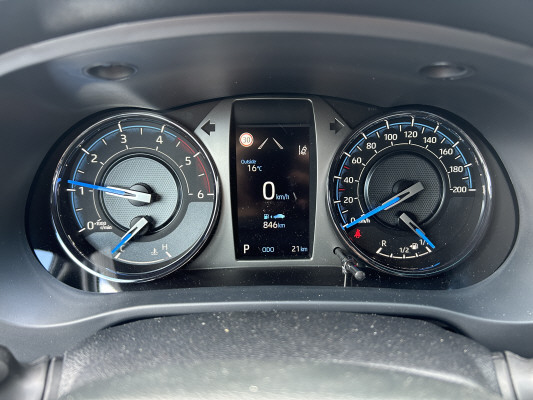 TOYOTA Hilux 2.8d MH Invi. DC4x4-image-13