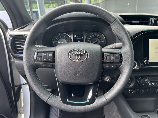 TOYOTA Hilux 2.8d MH Invi. DC4x4-image-8