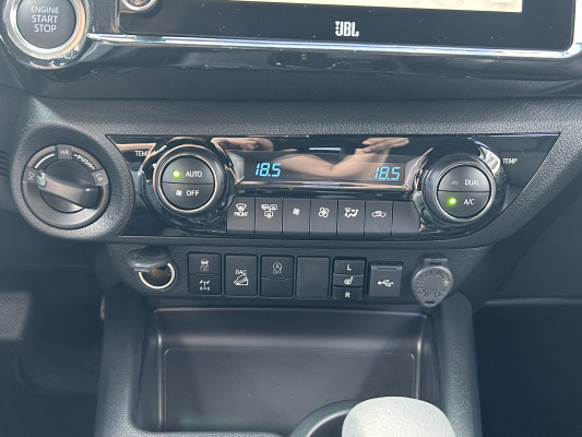 TOYOTA Hilux 2.8d MH Invi. DC4x4-image-9