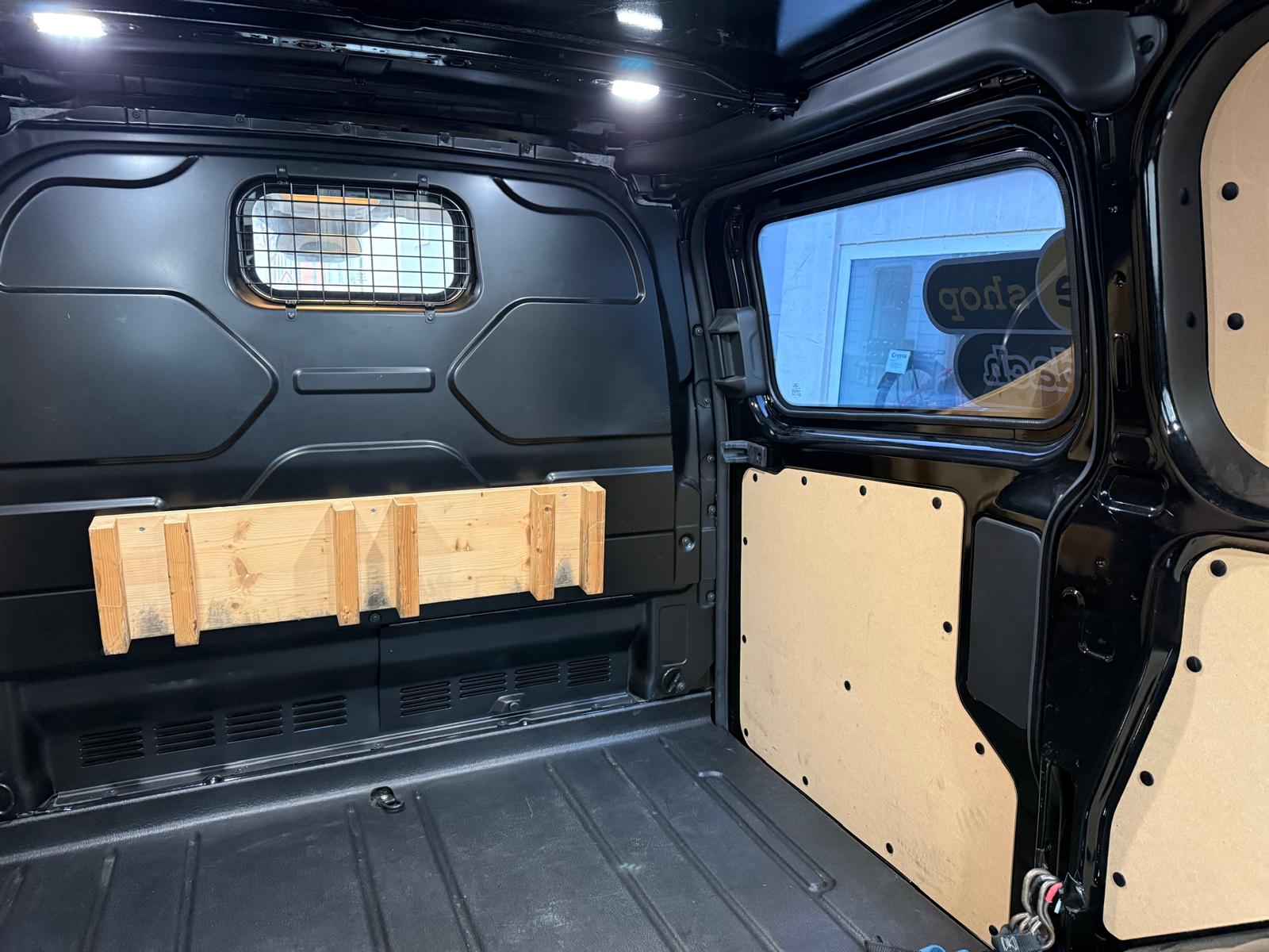 FORD Transit Custom Van 300 L2H1 Trail-image-6