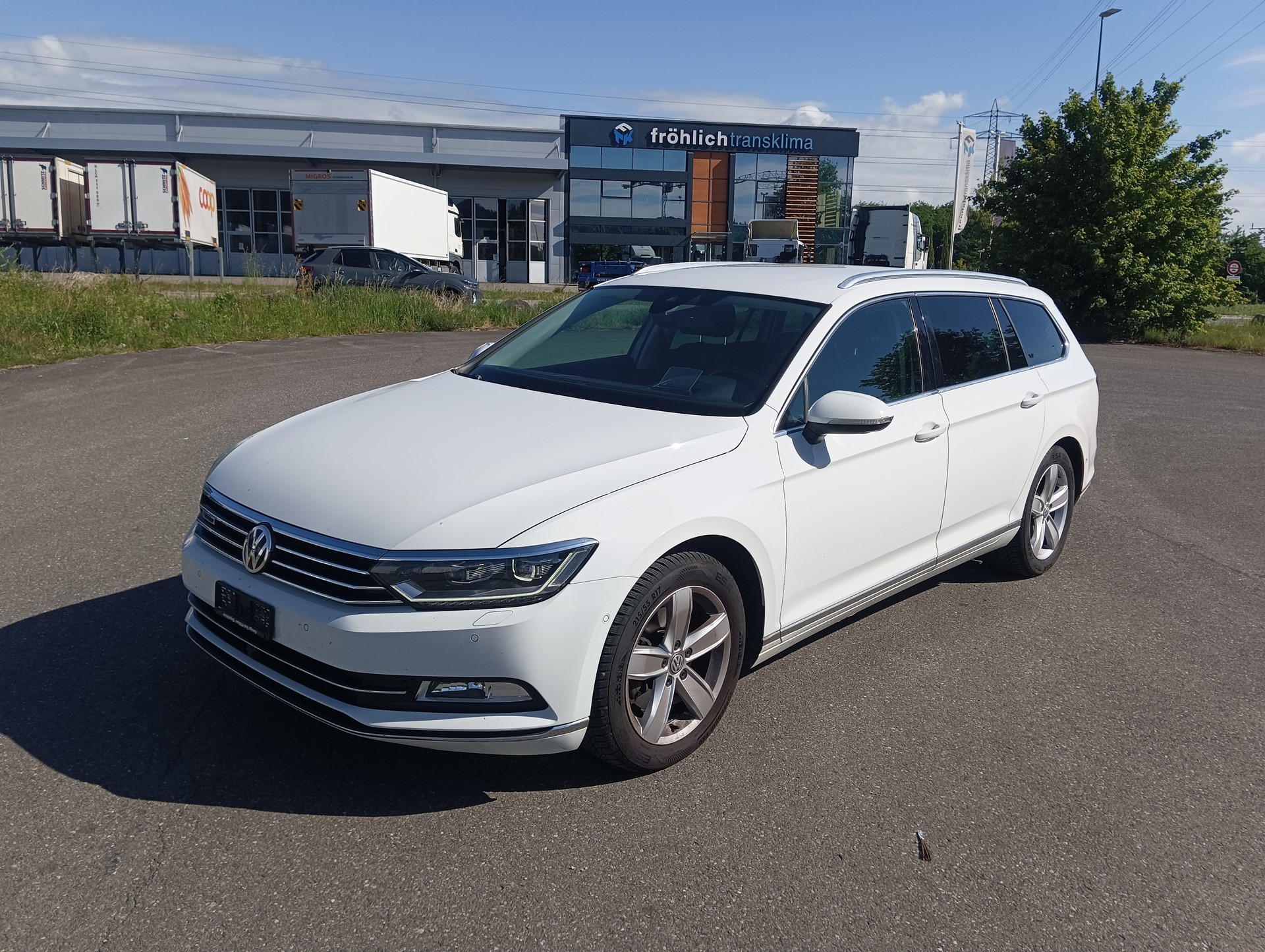 VW Passat Variant 2.0 TDI BMT Family DSG 4Motion-image-4