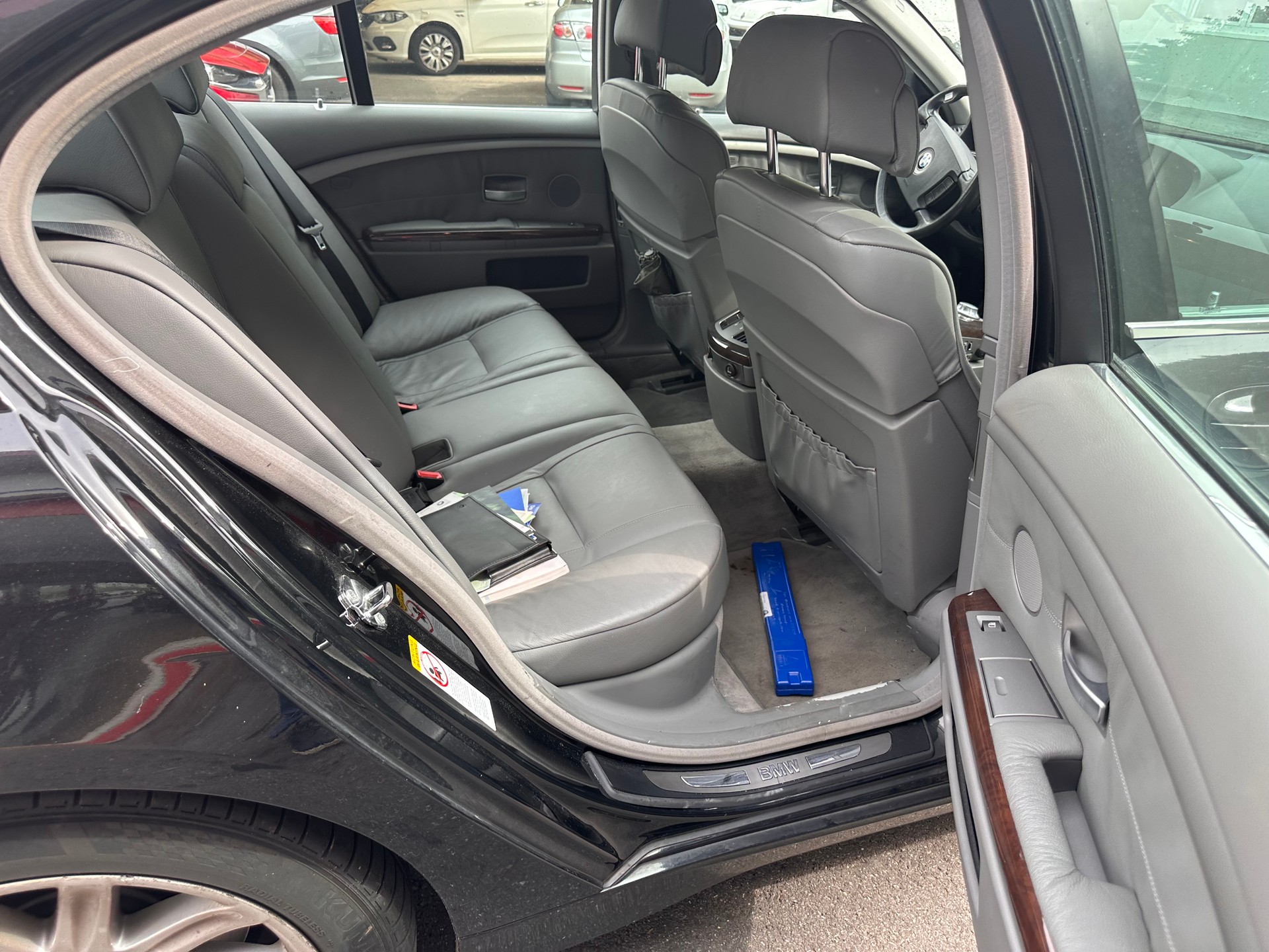 BMW 745i-image-12