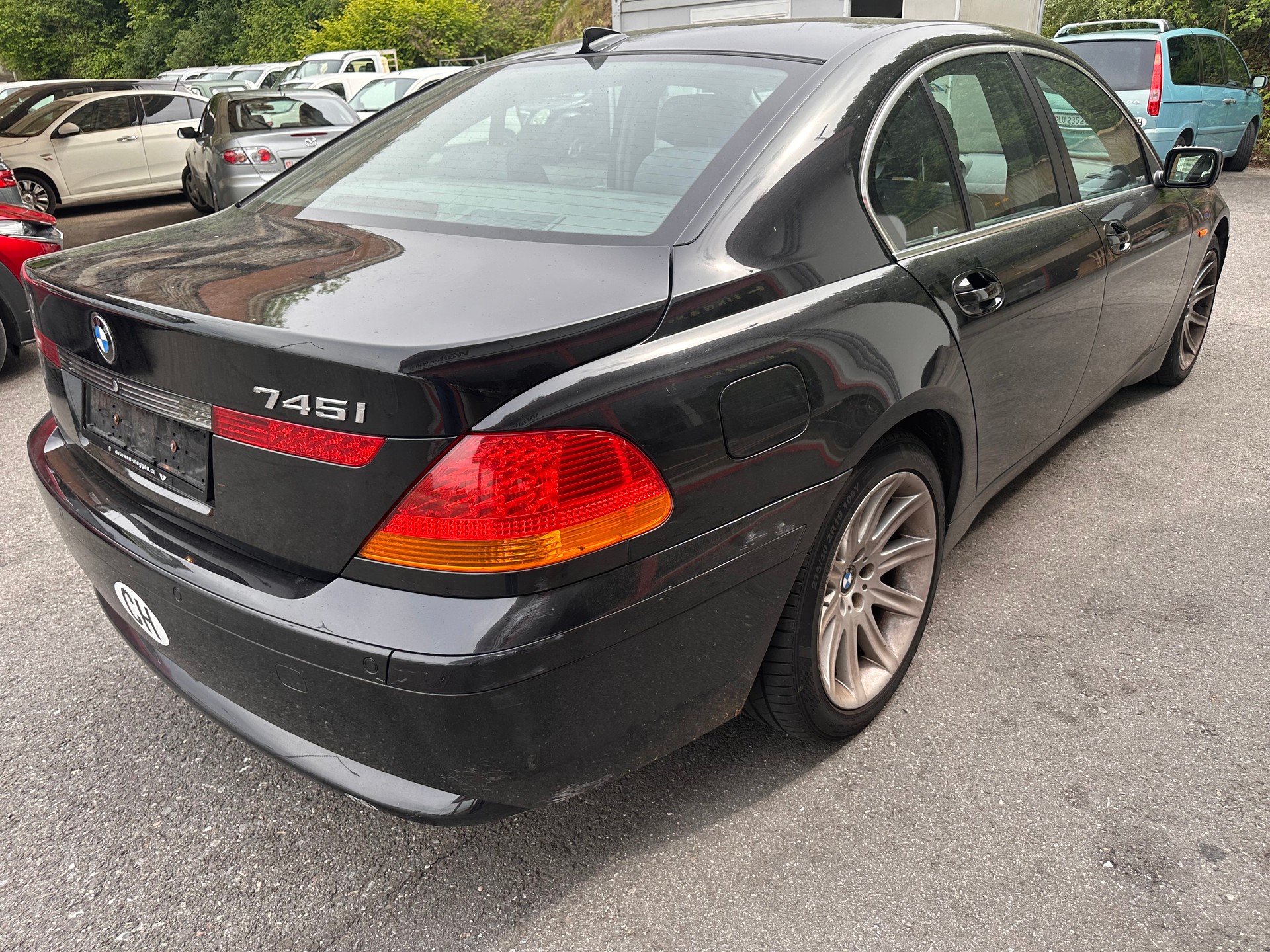 BMW 745i-image-3