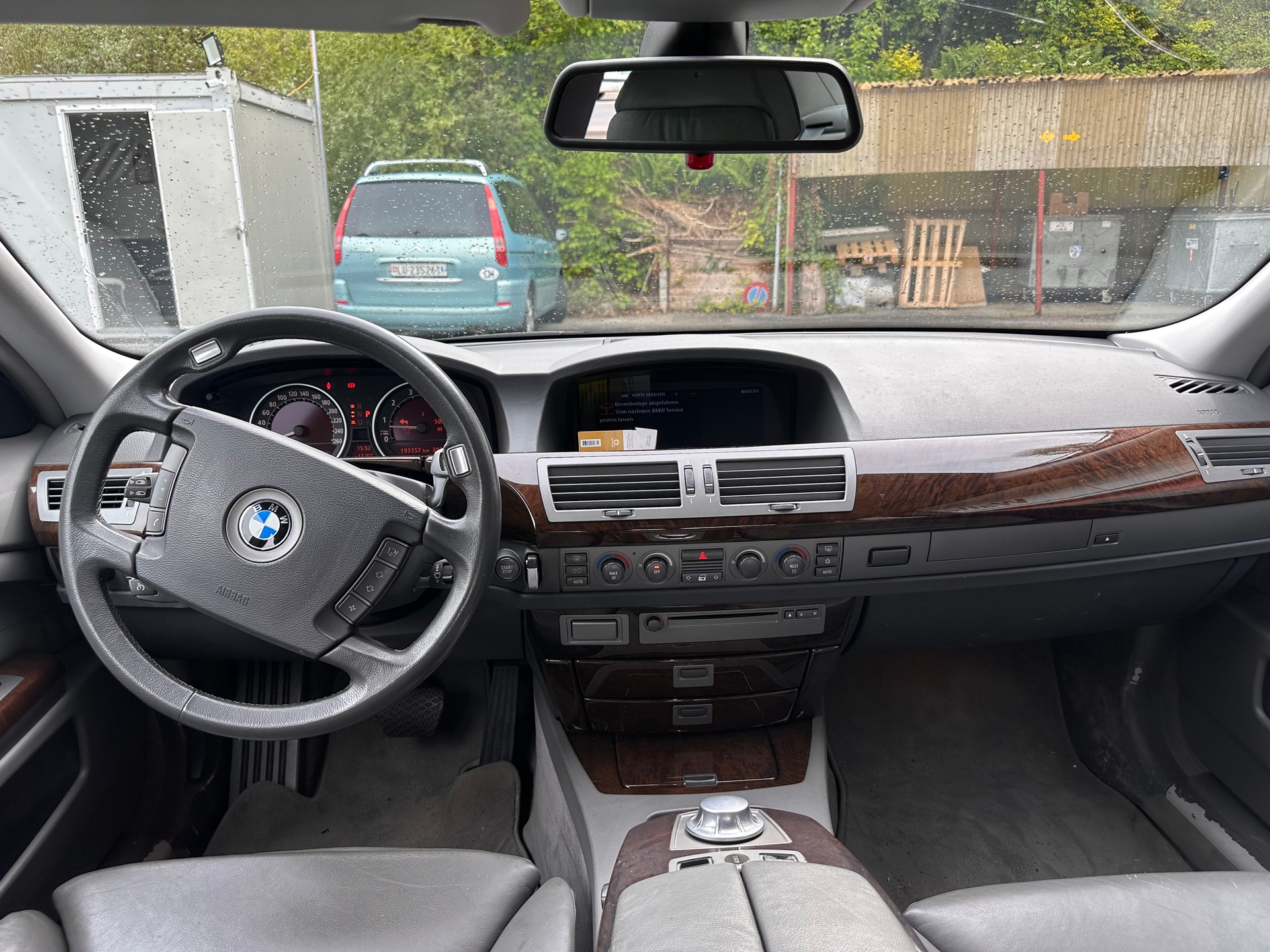 BMW 745i-image-11