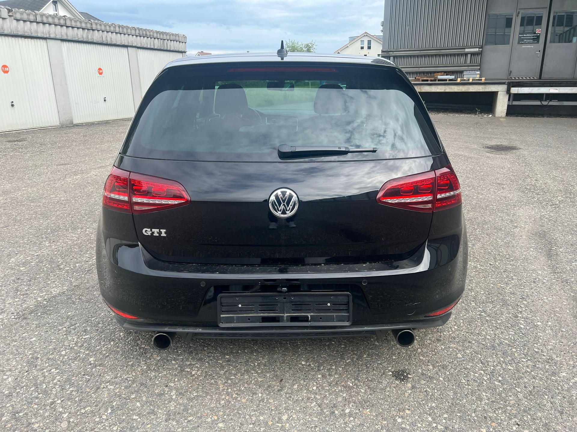 VW Golf 2.0 TSI GTI-image-3