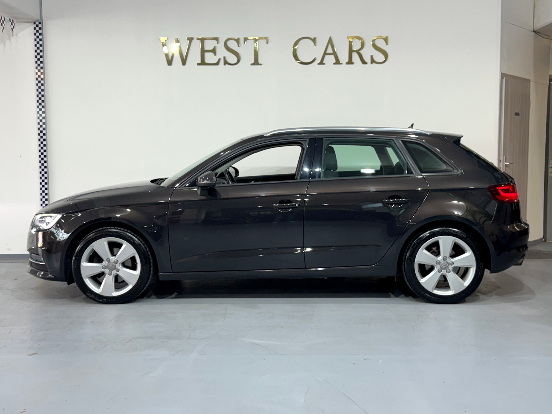 AUDI A3 Sportback 1.2 TFSI Ambition S-tronic-image-1