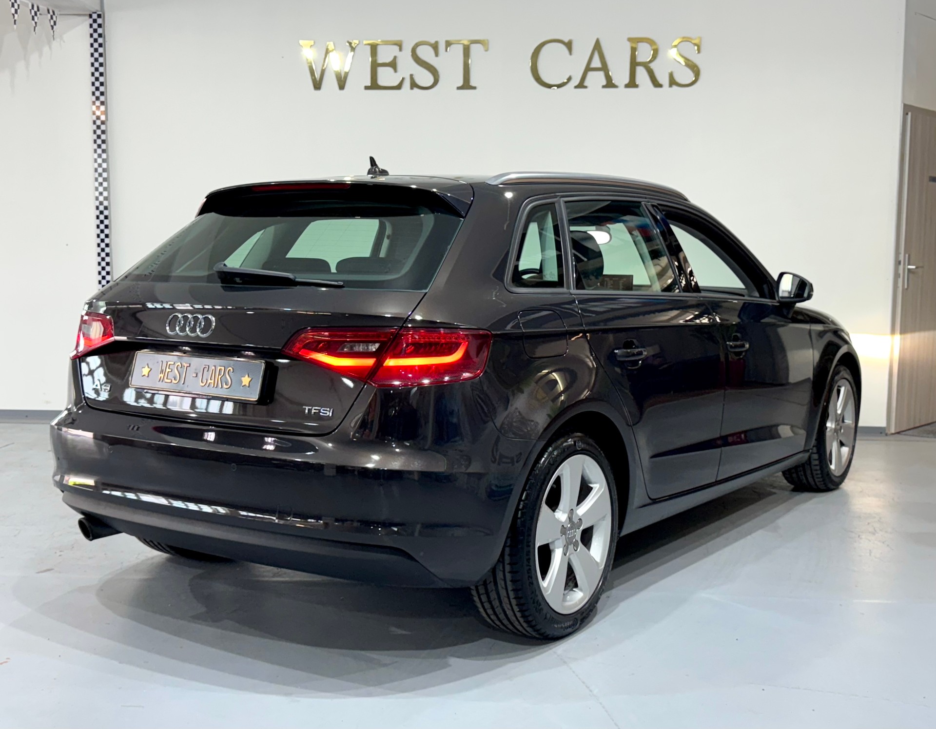 AUDI A3 Sportback 1.2 TFSI Ambition S-tronic-image-3
