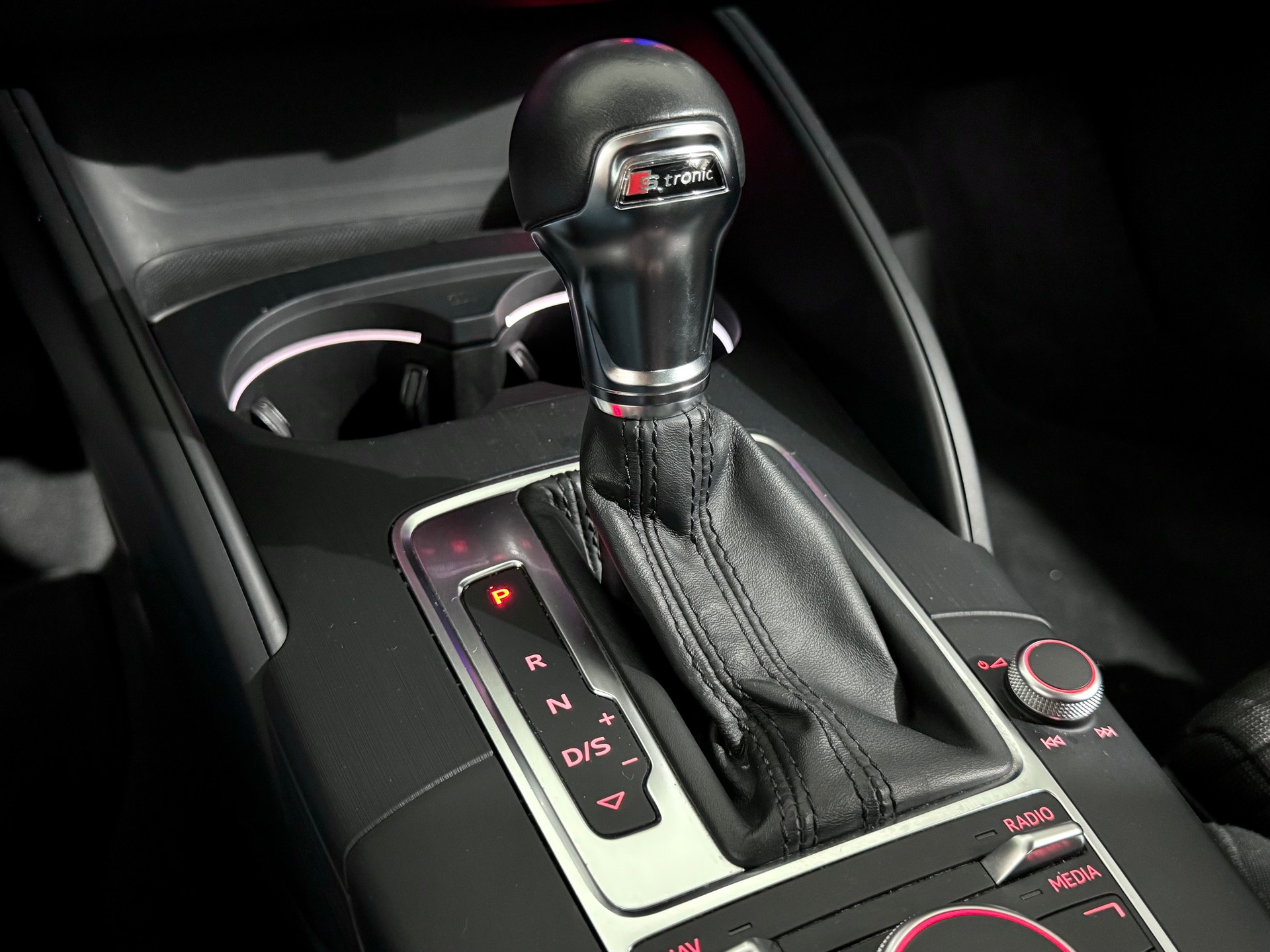 AUDI A3 Sportback 1.2 TFSI Ambition S-tronic-image-13