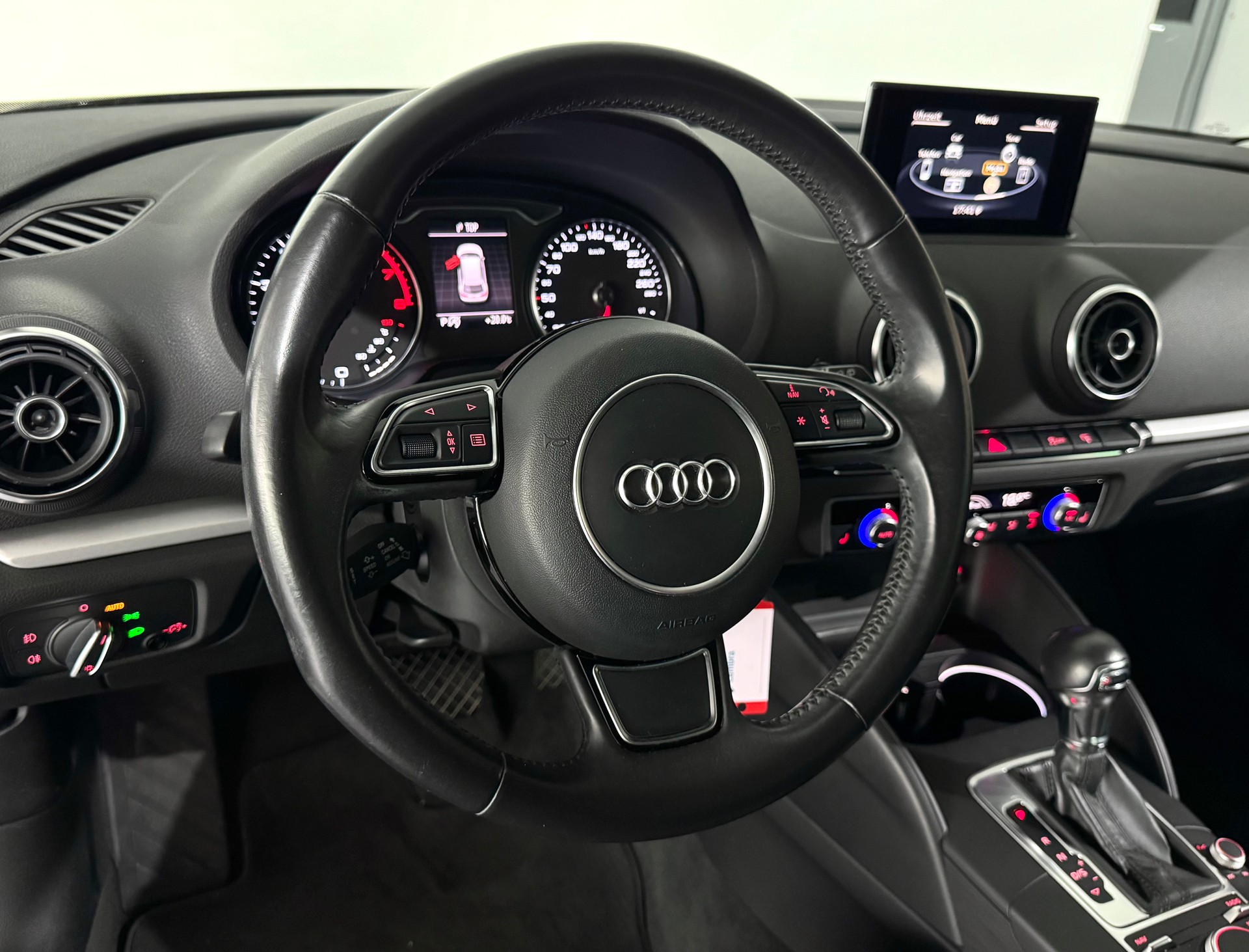 AUDI A3 Sportback 1.2 TFSI Ambition S-tronic-image-10
