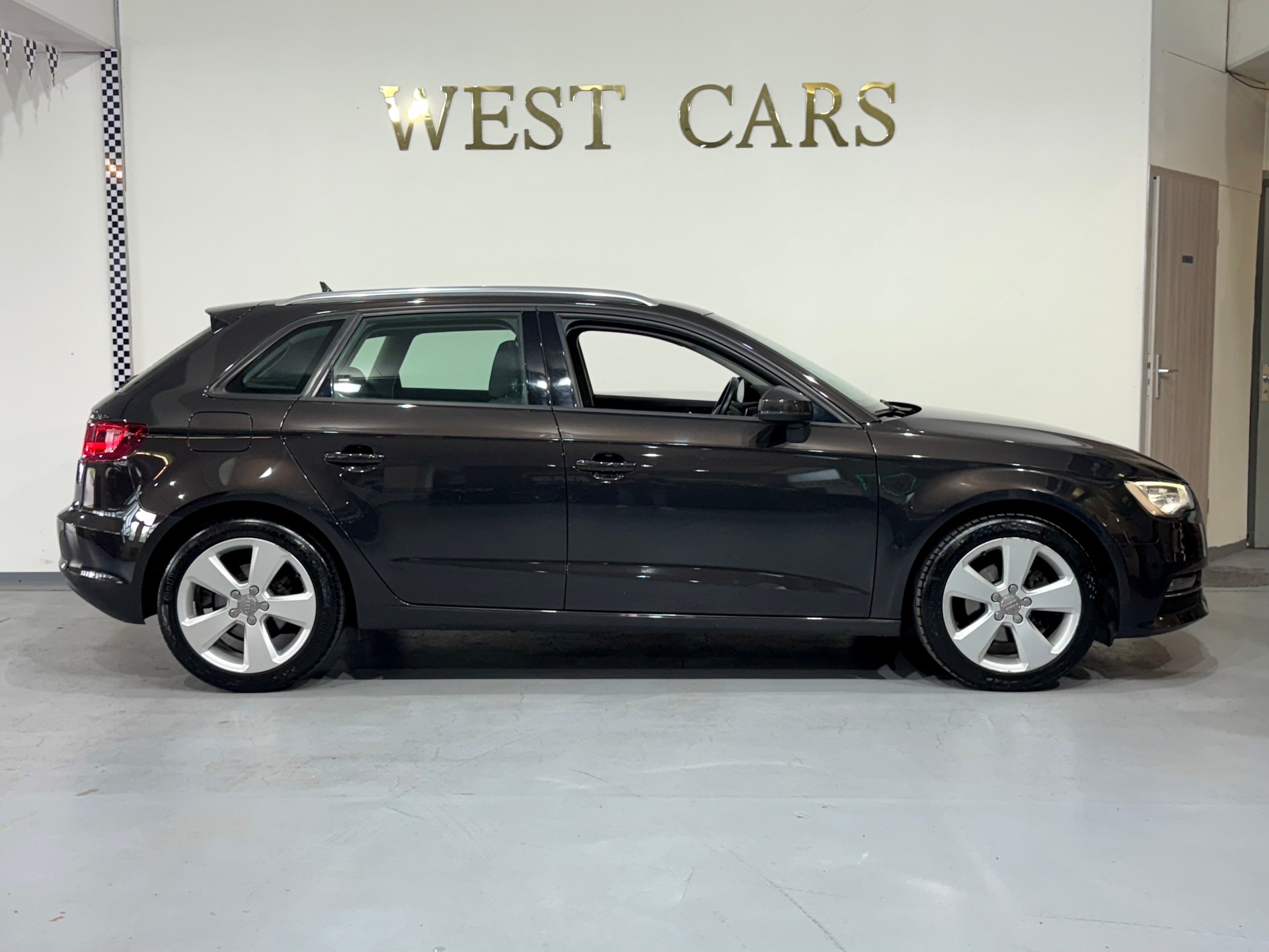 AUDI A3 Sportback 1.2 TFSI Ambition S-tronic-image-2