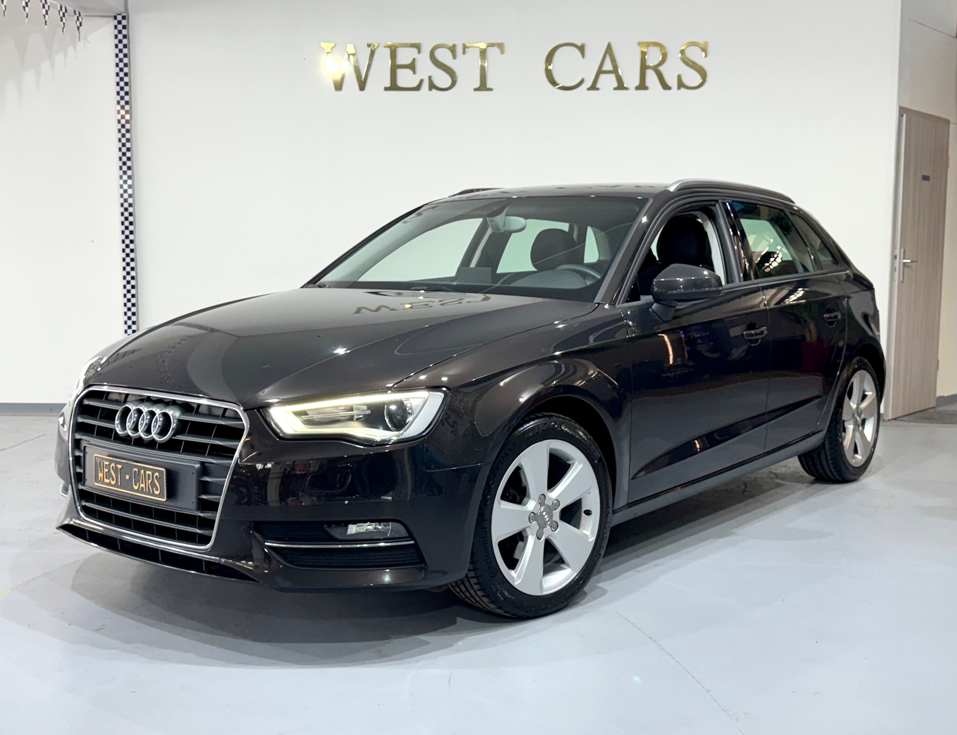 AUDI A3 Sportback 1.2 TFSI Ambition S-tronic-image-0