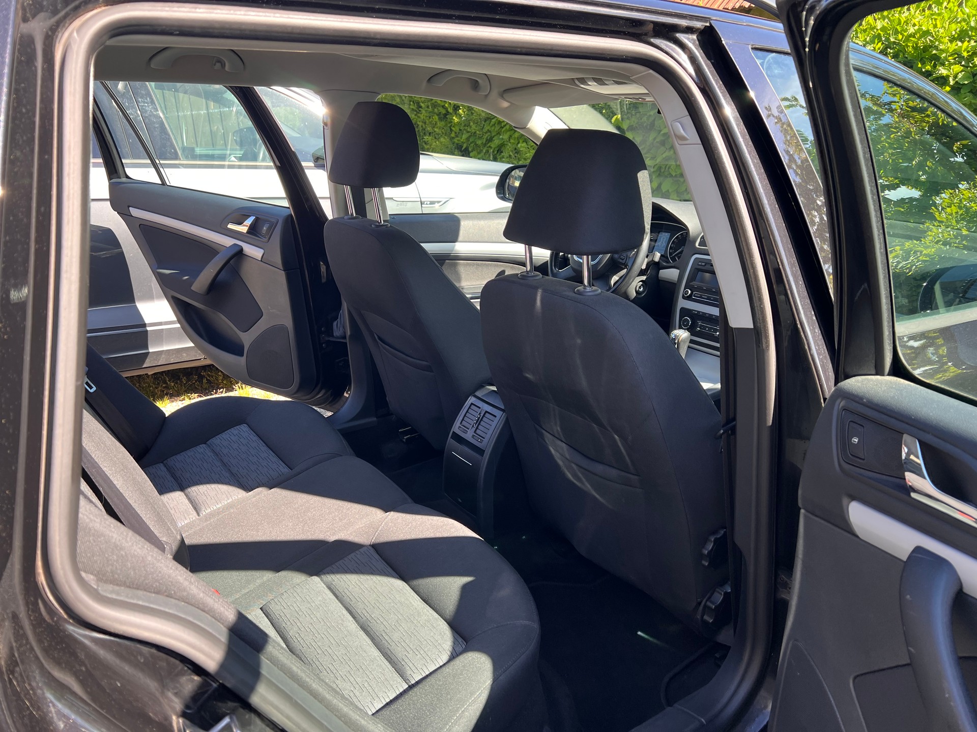 SKODA 2.0 TDI Ambiente-image-17