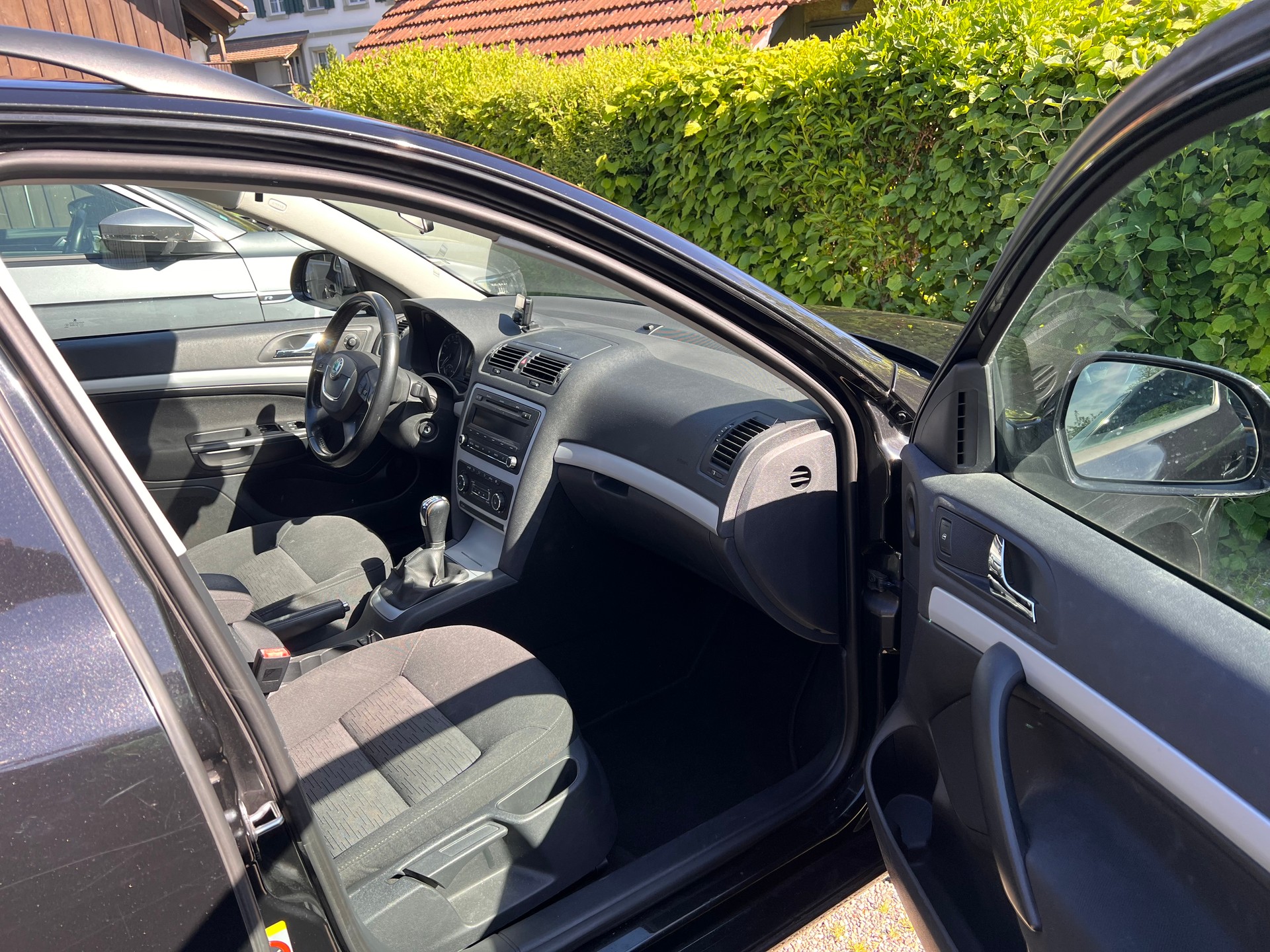SKODA 2.0 TDI Ambiente-image-19