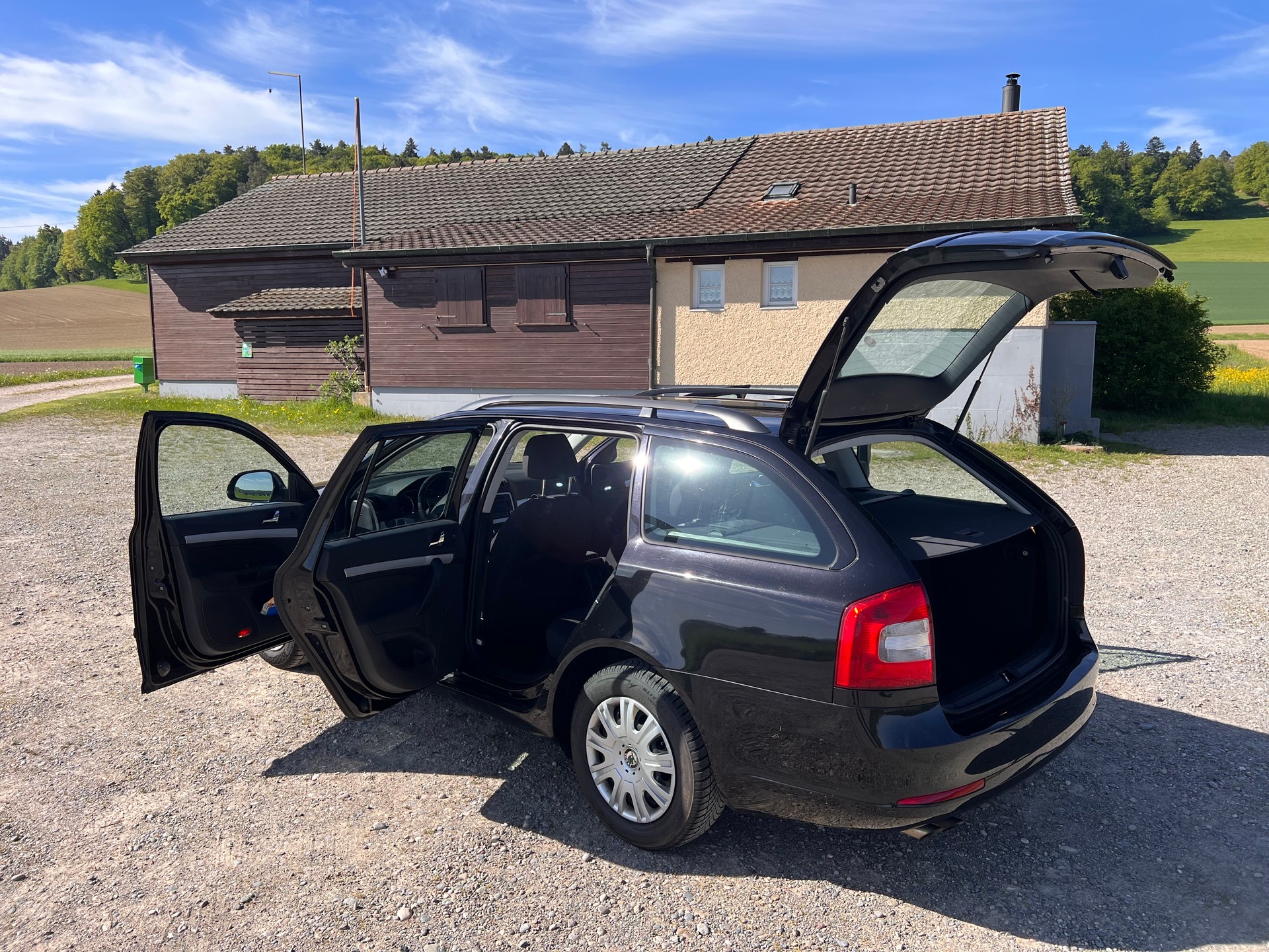 SKODA 2.0 TDI Ambiente-image-11