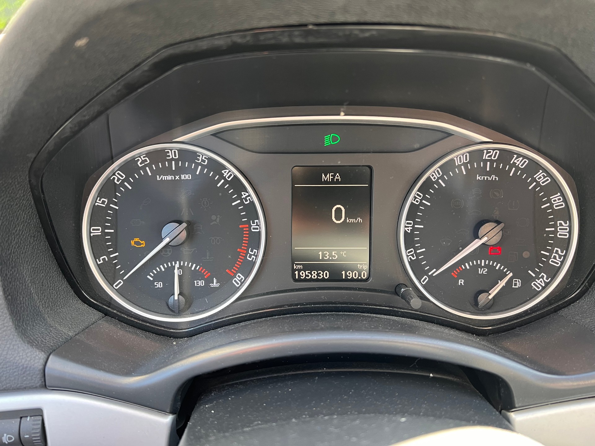 SKODA 2.0 TDI Ambiente-image-12