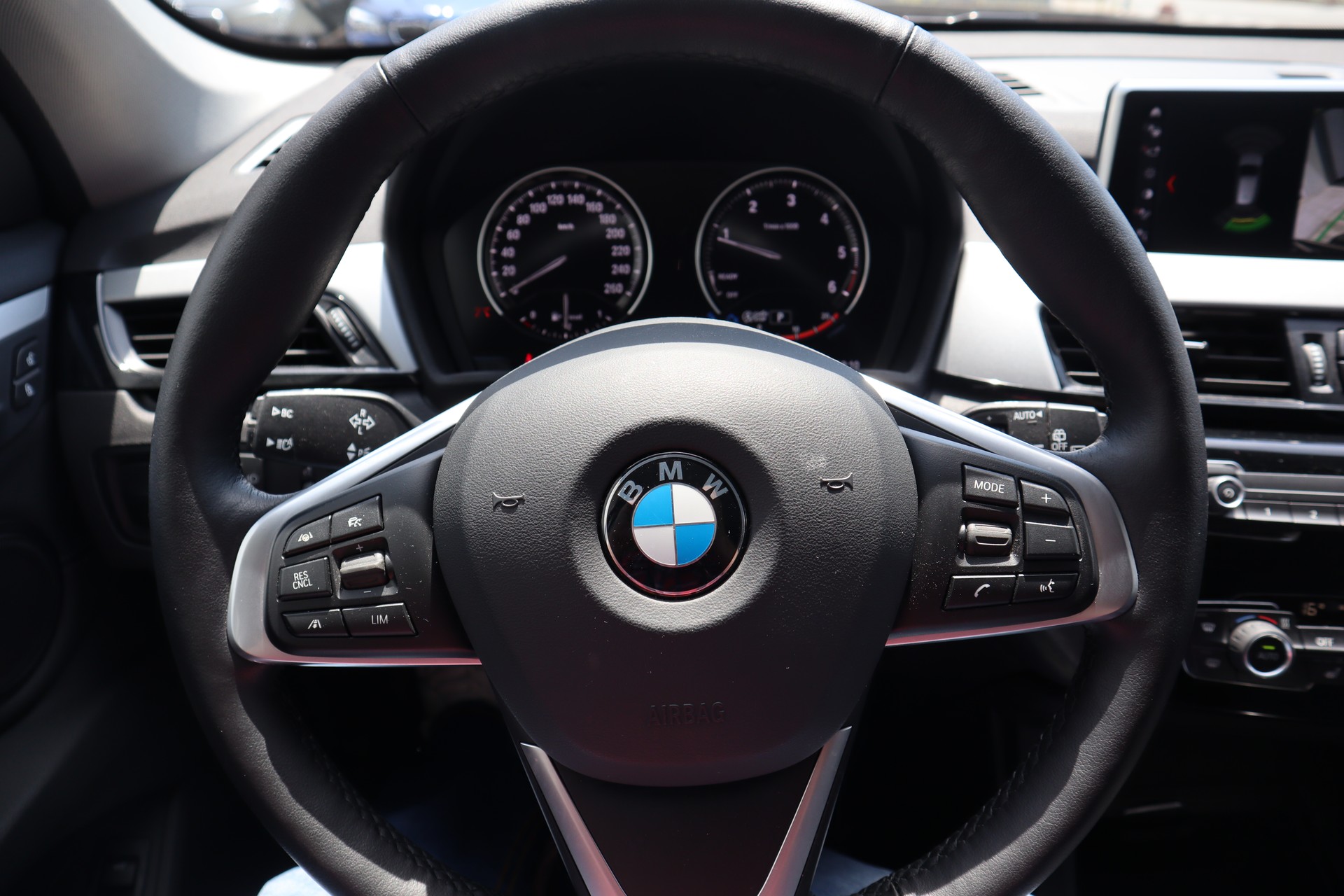 BMW X1 xDrive 20d Steptronic mit AHK Euro 6-image-6