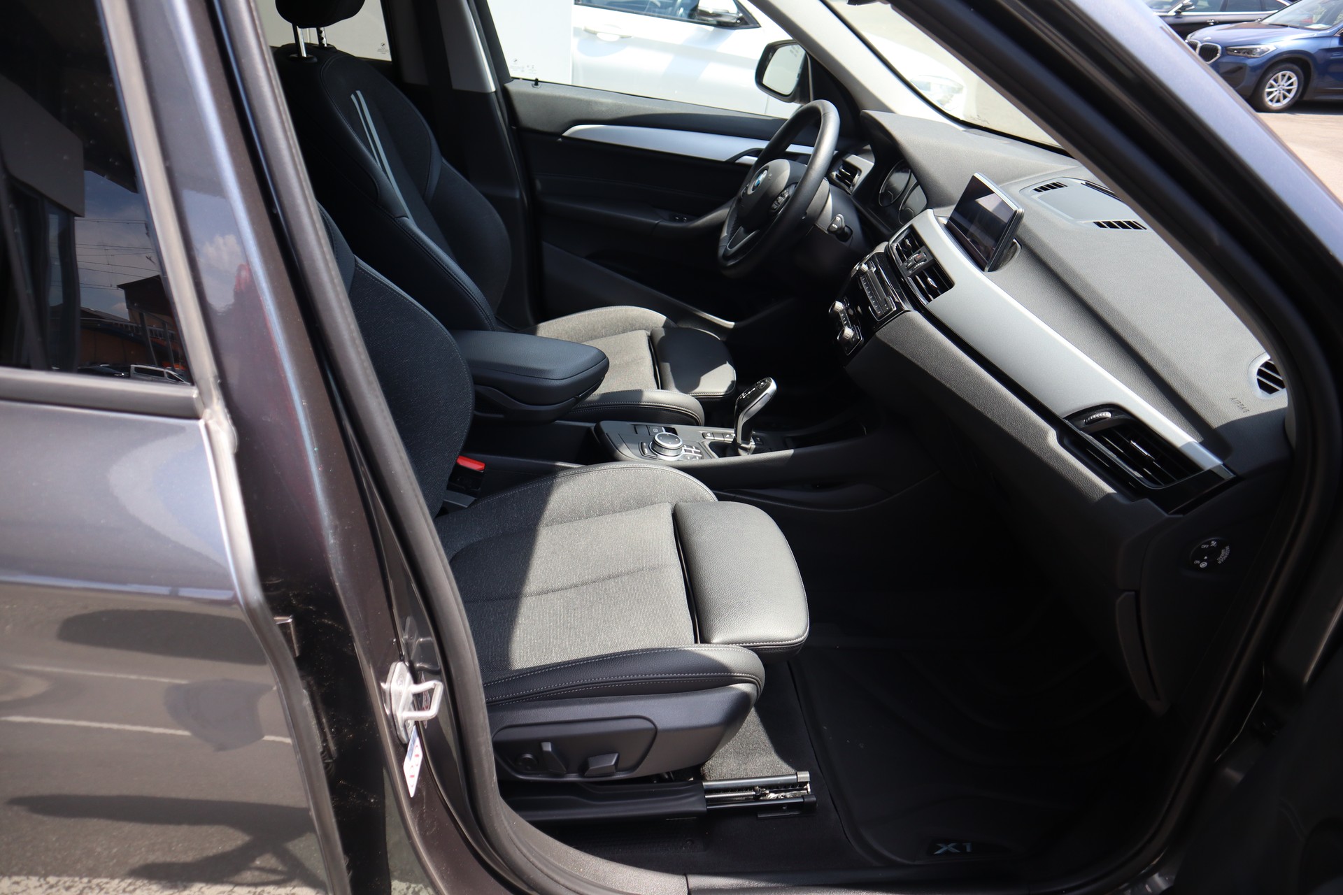 BMW X1 xDrive 20d Steptronic mit AHK Euro 6-image-4