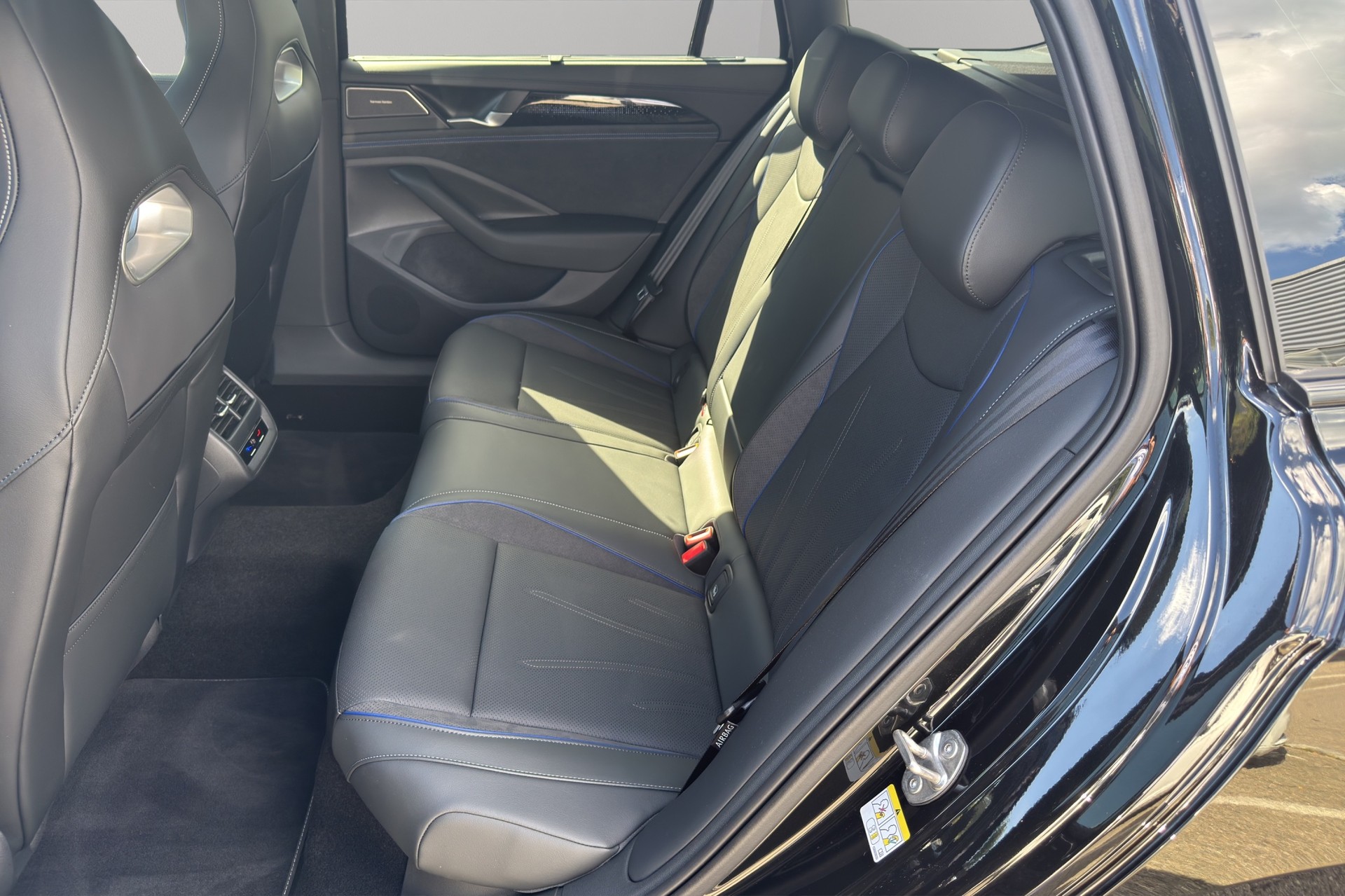 VW Passat Variant 2.0 TSI evo4 R-Line 4 Motion DSG-image-5