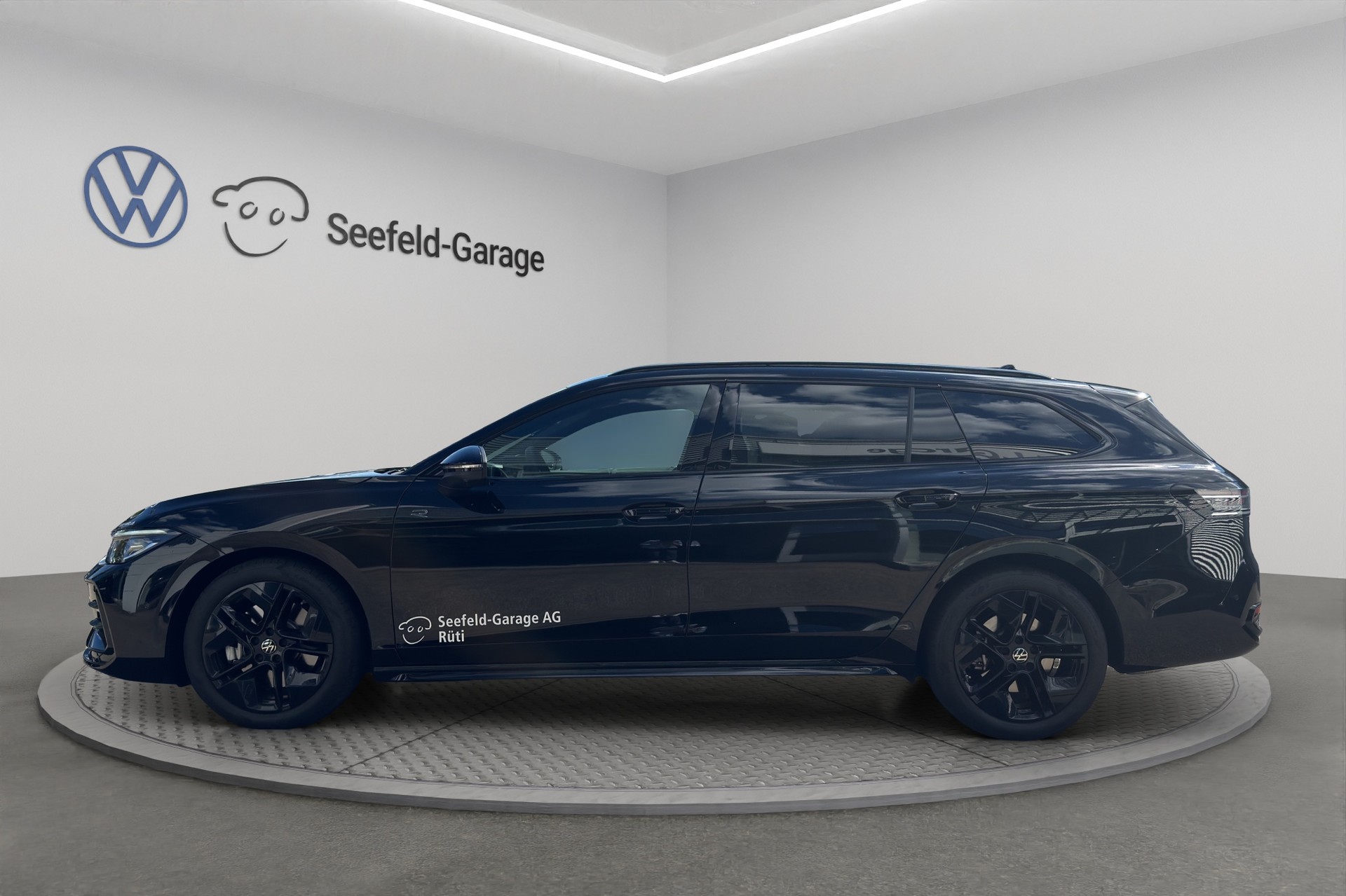 VW Passat Variant 2.0 TSI evo4 R-Line 4 Motion DSG-image-2