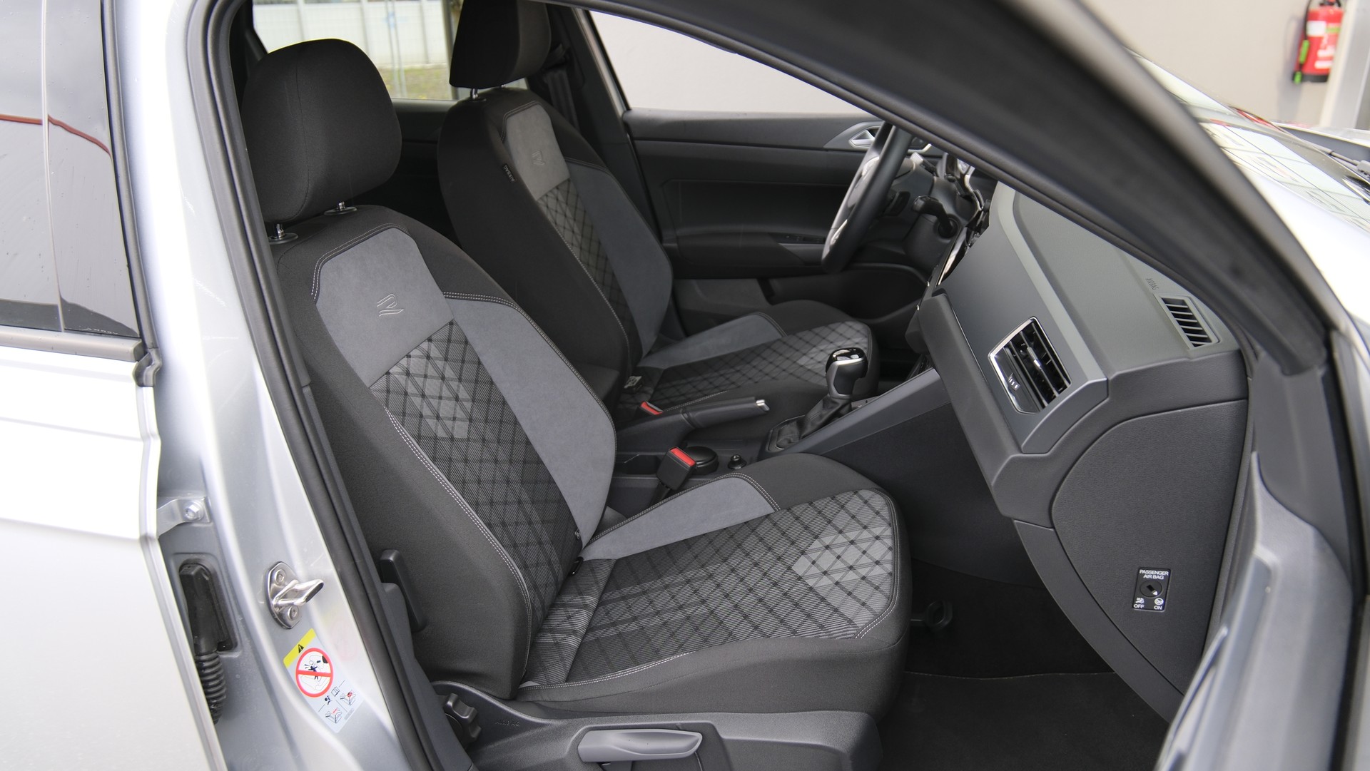 VW Taigo 1.0 TSI R-Line DSG-image-13