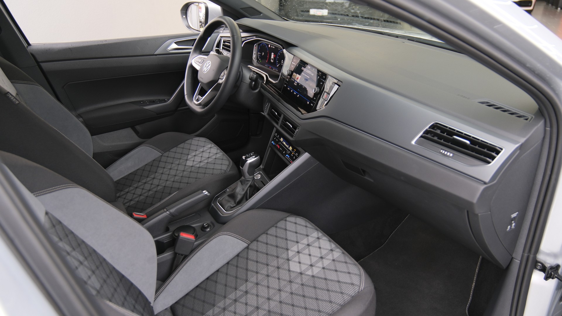 VW Taigo 1.0 TSI R-Line DSG-image-12