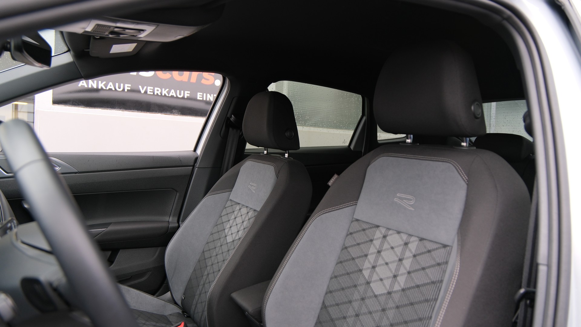 VW Taigo 1.0 TSI R-Line DSG-image-5