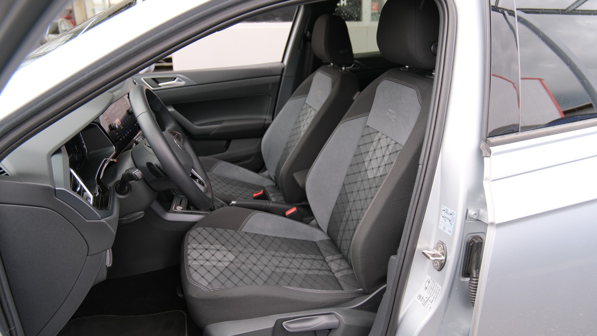 VW Taigo 1.0 TSI R-Line DSG-image-4