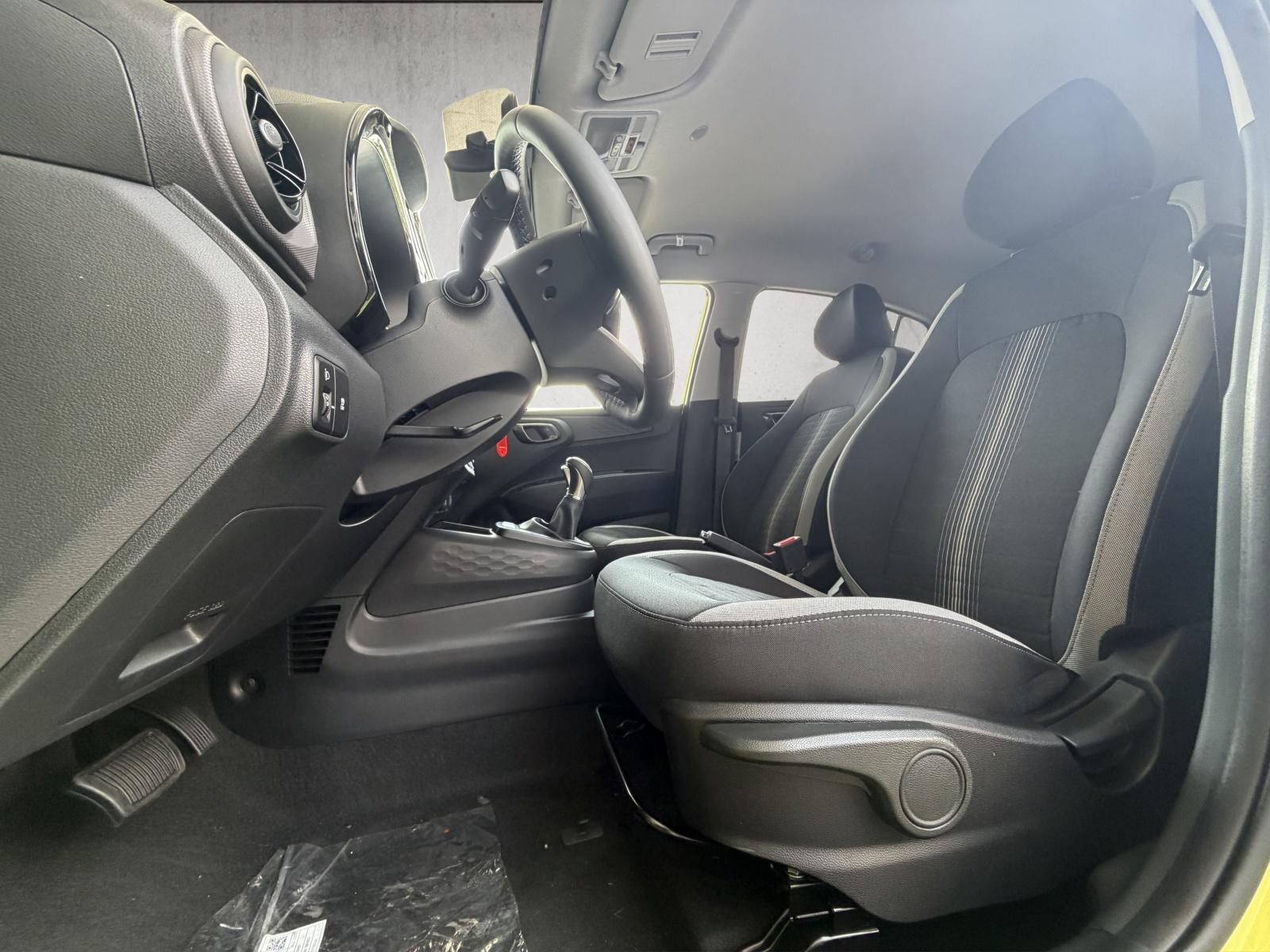 HYUNDAI i10 1.2 Amplia Aut.-image-13