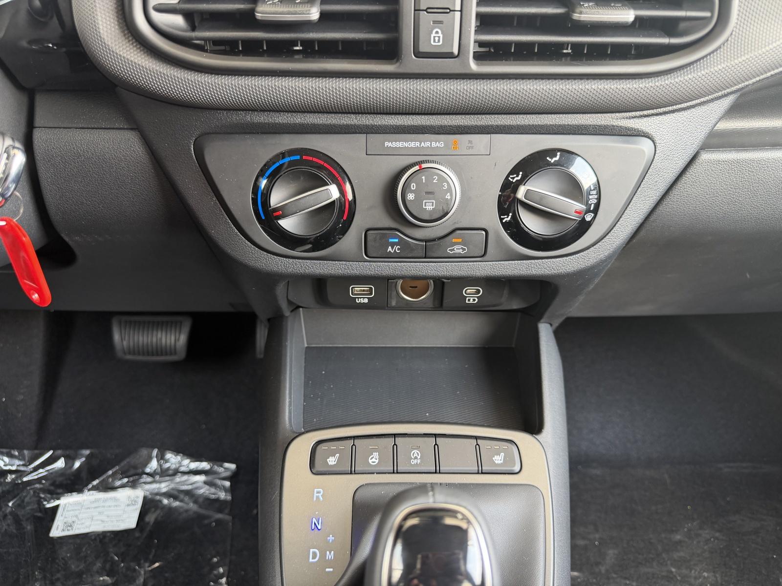 HYUNDAI i10 1.2 Amplia Aut.-image-8