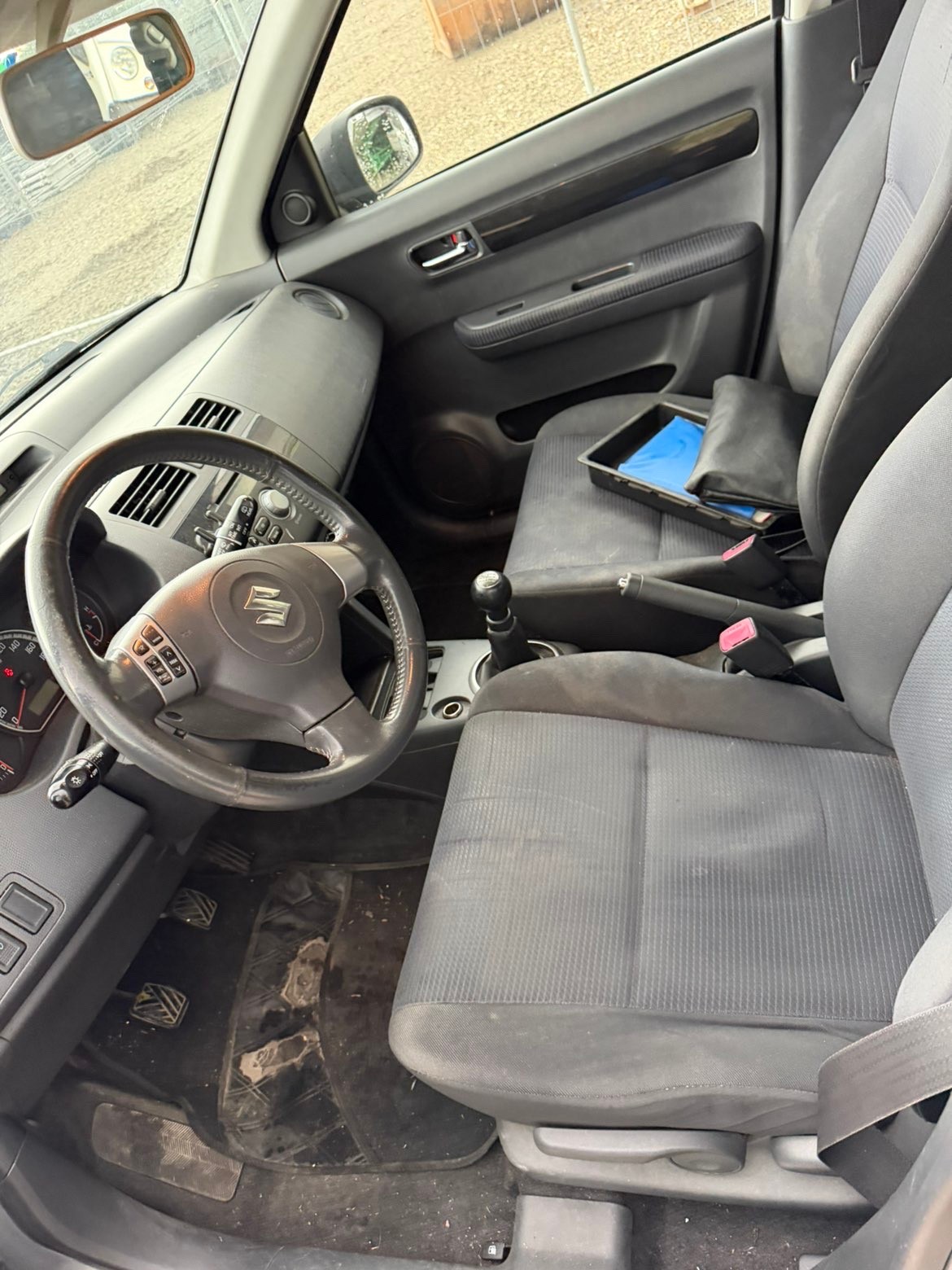 SUZUKI Swift 1.3i 16V GL Top-image-2