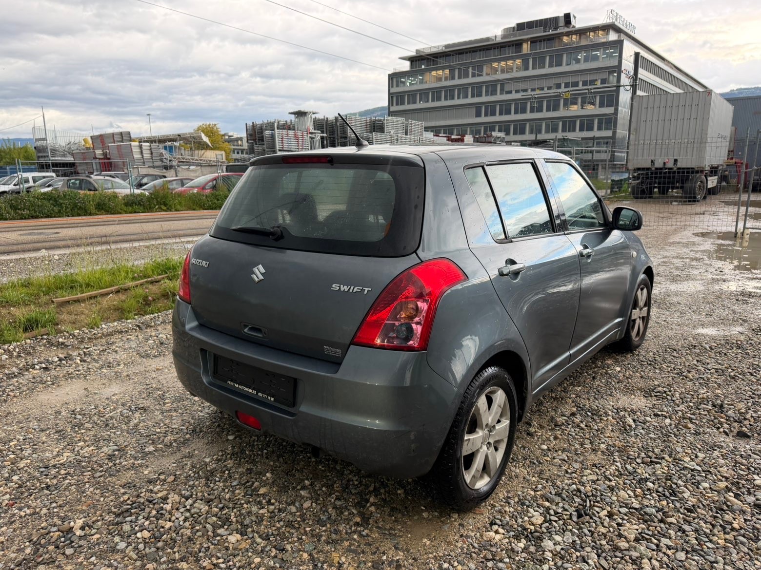 SUZUKI Swift 1.3i 16V GL Top-image-10