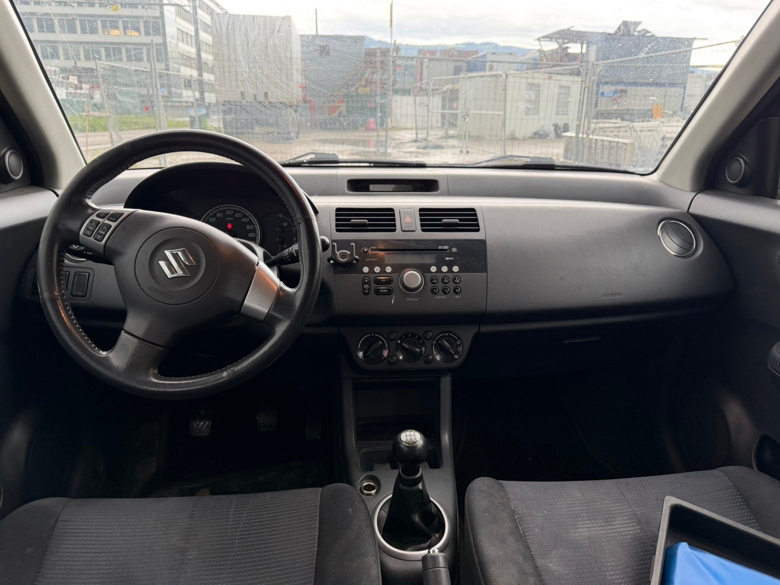 SUZUKI Swift 1.3i 16V GL Top-image-8