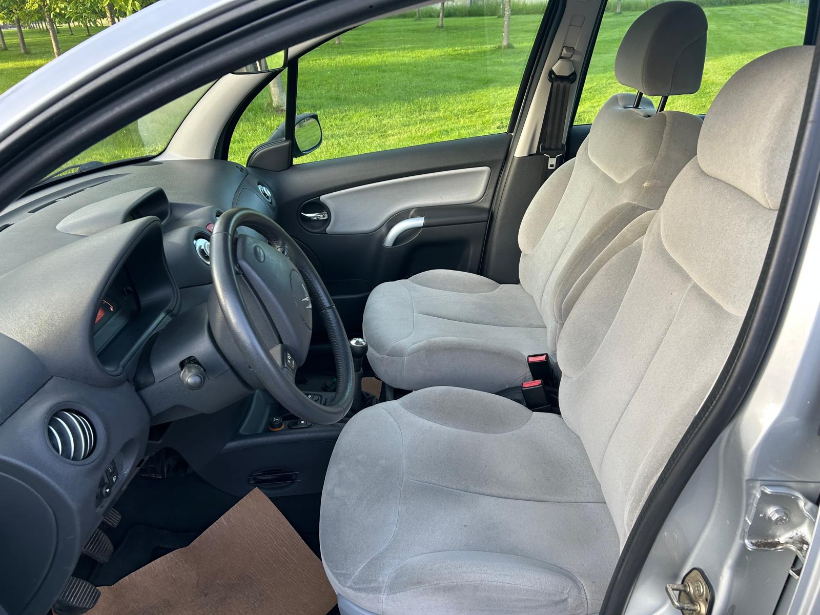 CITROEN C3 1.4i Exclusive-image-9