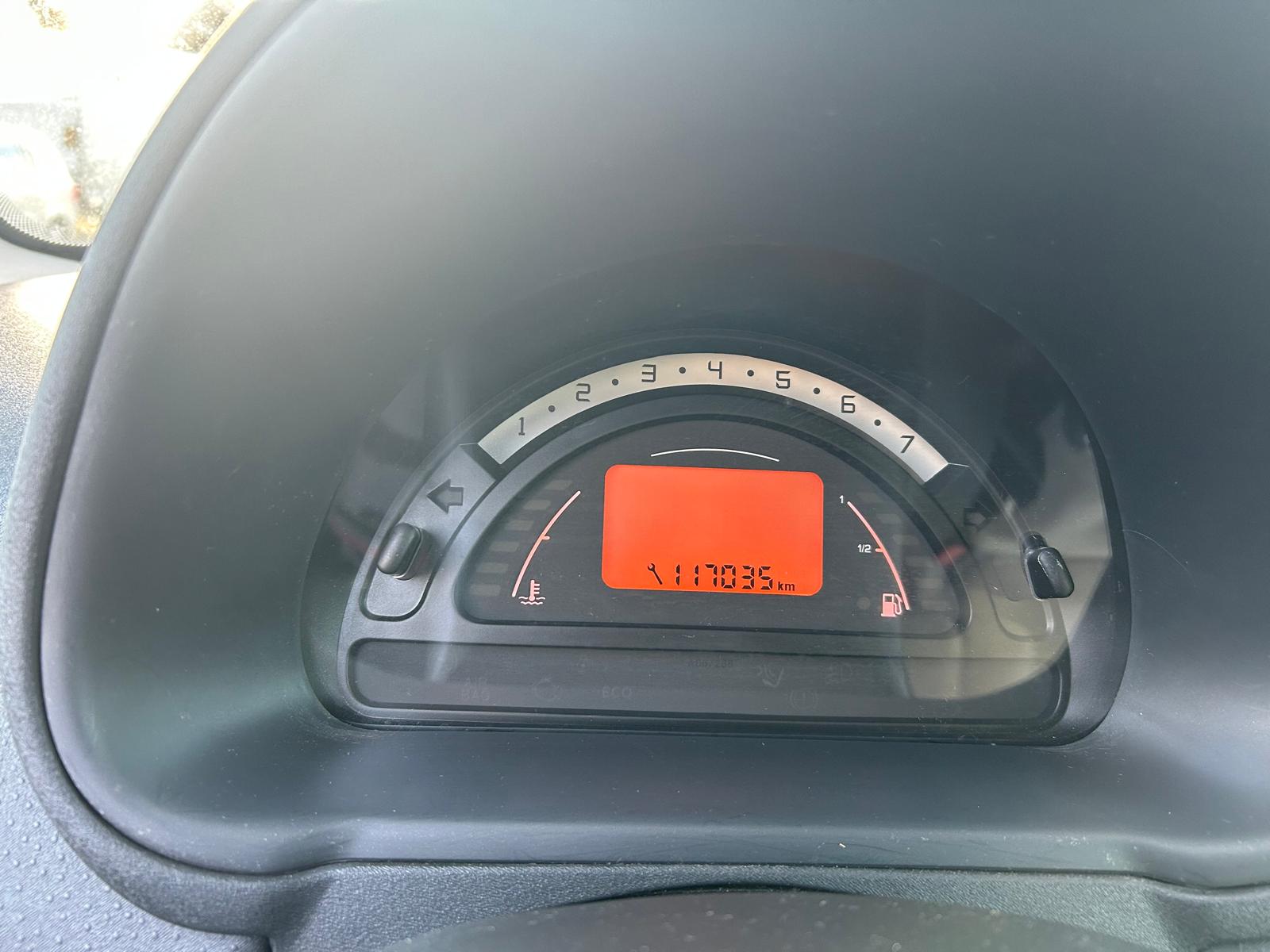 CITROEN C3 1.4i Exclusive-image-12