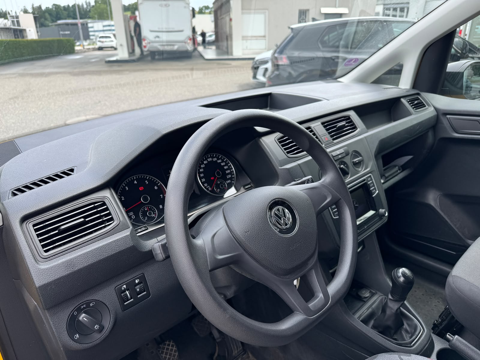 VW Caddy Maxi 1.0TSI BlueMotion Technology-image-11