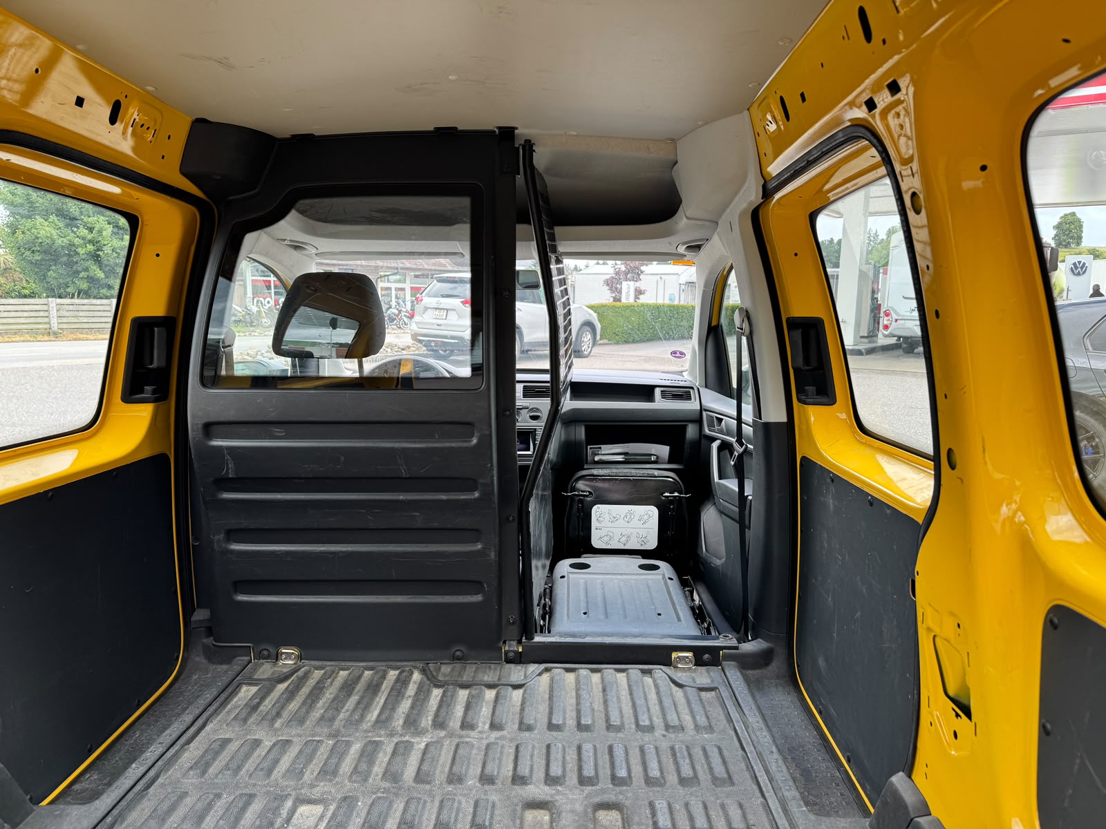 VW Caddy Maxi 1.0TSI BlueMotion Technology-image-4