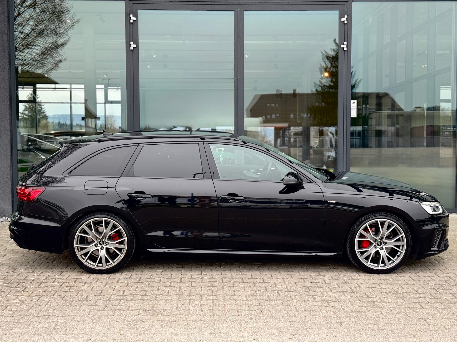 AUDI A4 Avant 40 TDI S line quattro S-tronic-image-6