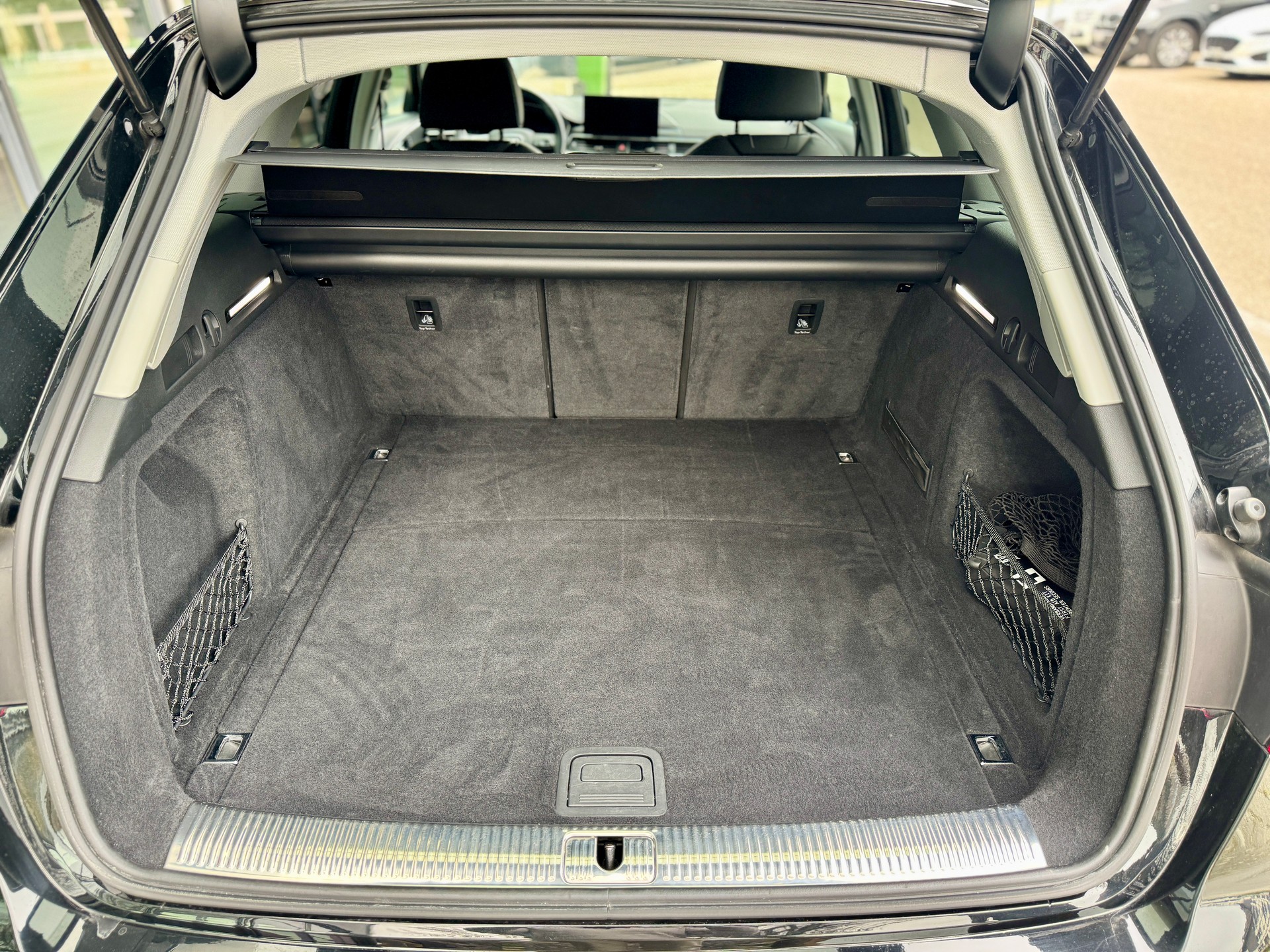 AUDI A4 Avant 40 TDI S line quattro S-tronic-image-11