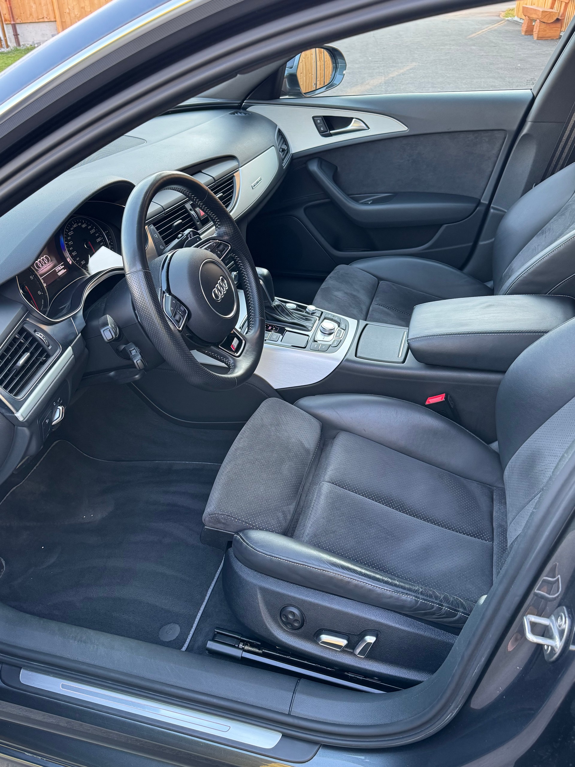 AUDI 3.0 V6 TDI 218 quattro S-Tr.-image-4