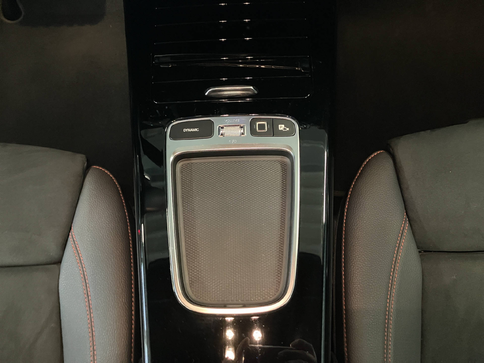 MERCEDES-BENZ CLA 180 AMG Line Shooting Brake-image-9