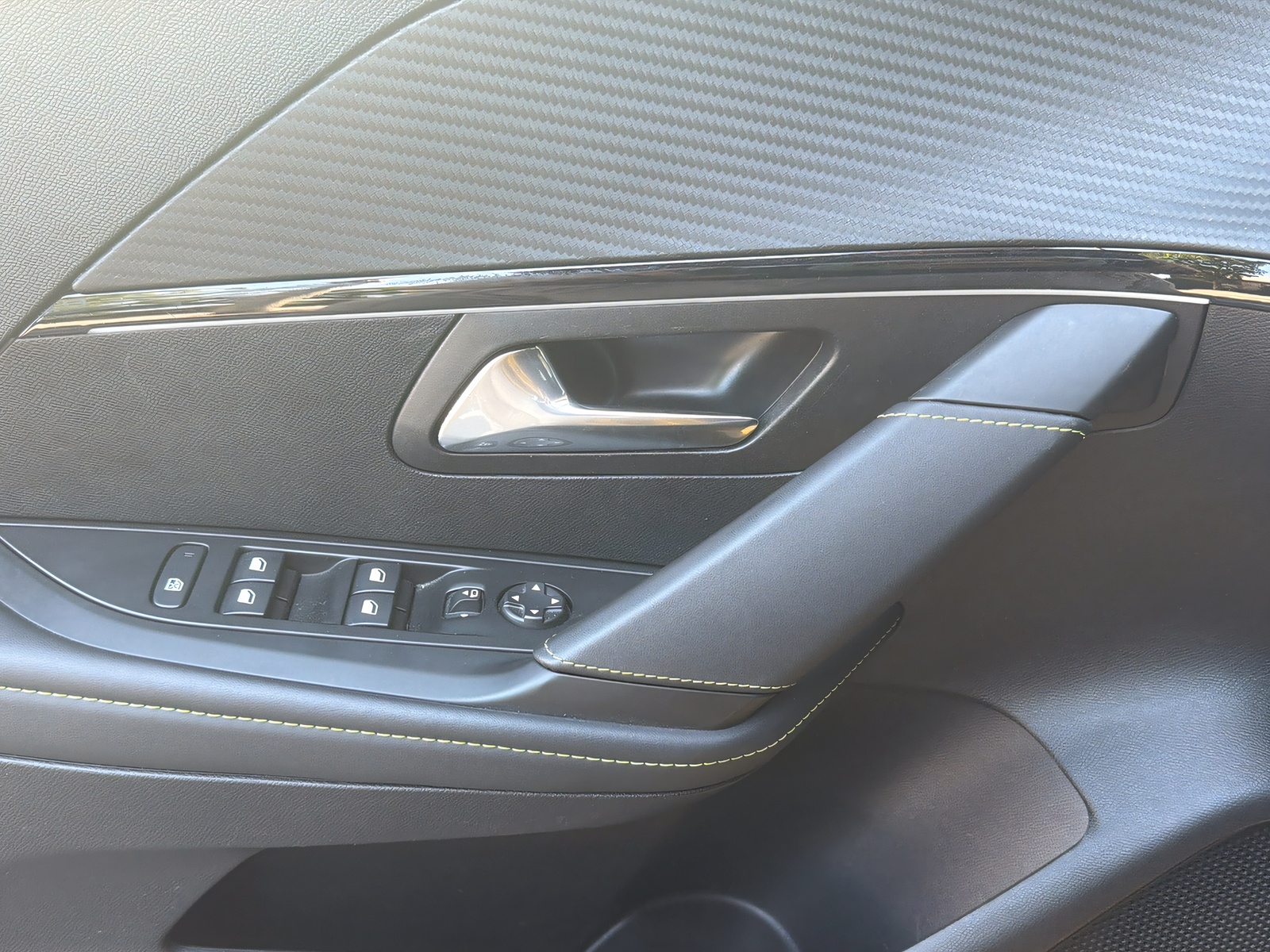 PEUGEOT 208 e-GT Pack-image-15