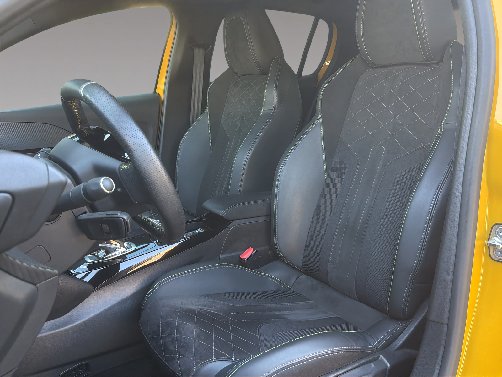 PEUGEOT 208 e-GT Pack-image-6