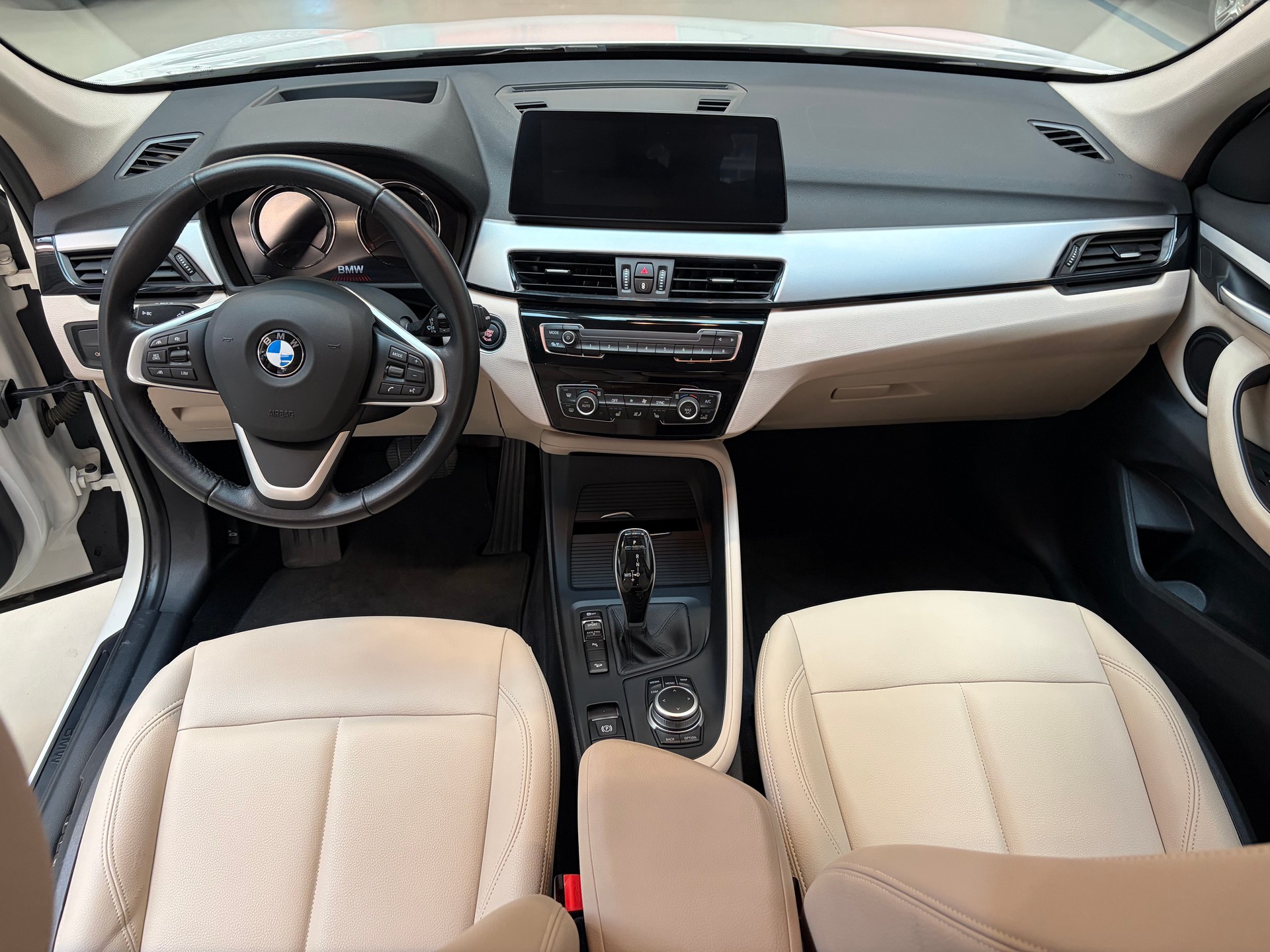 BMW X1 xDrive 20i Steptronic-image-11